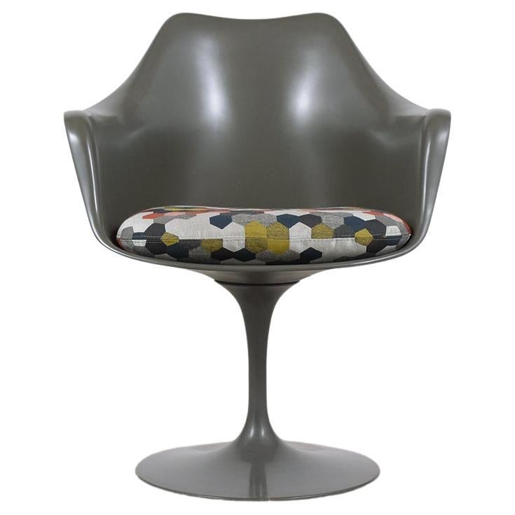 Knoll Eero Saarinen Swivel Tulip Chair