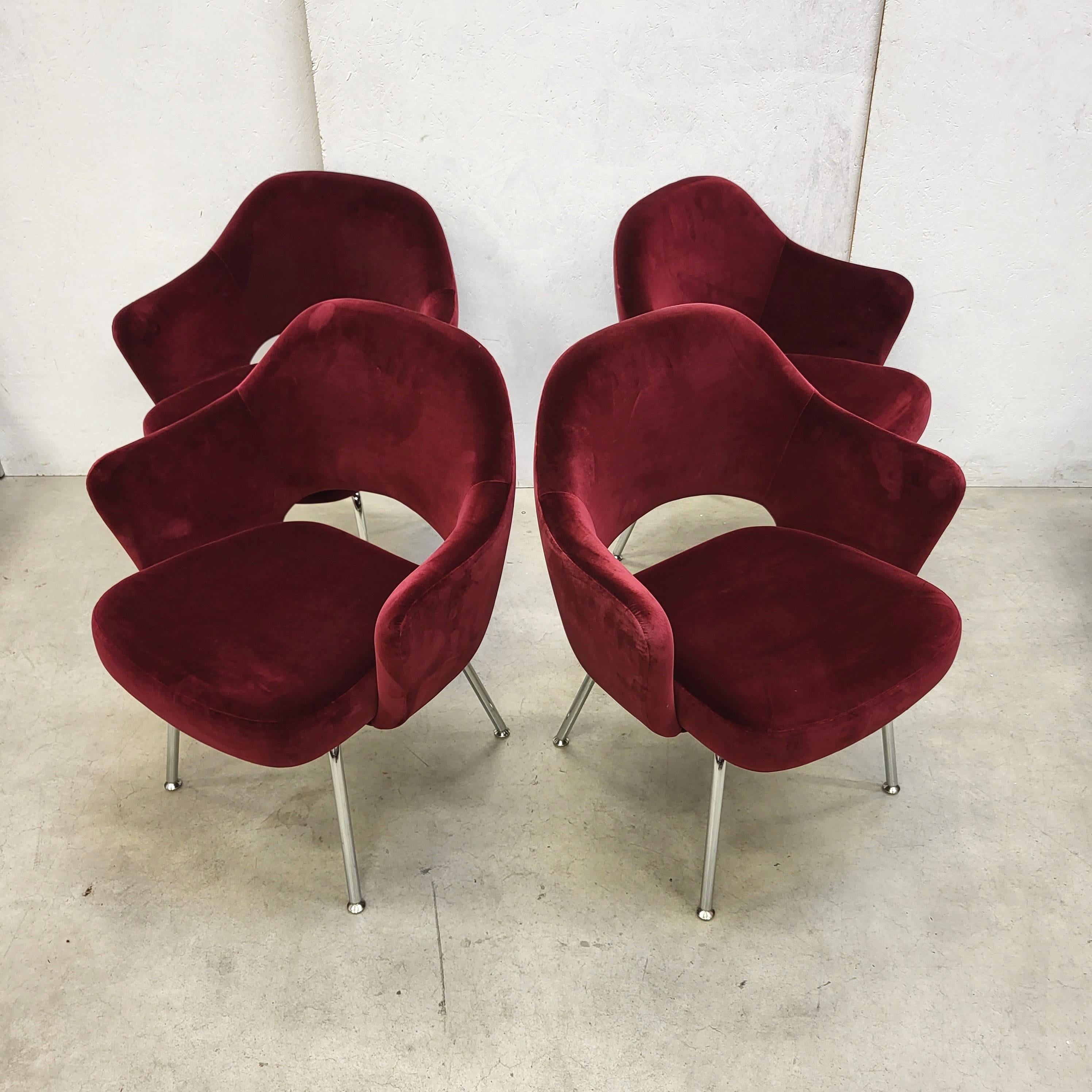 Set of 4 Executive armchairs designed by Eero Saarinen for Knoll International dated around 2010.
The armchairs are covered with a very fine Bayberry high end velvet which is very smooth.

Useable as dining chair or conference chair.
Overall in an