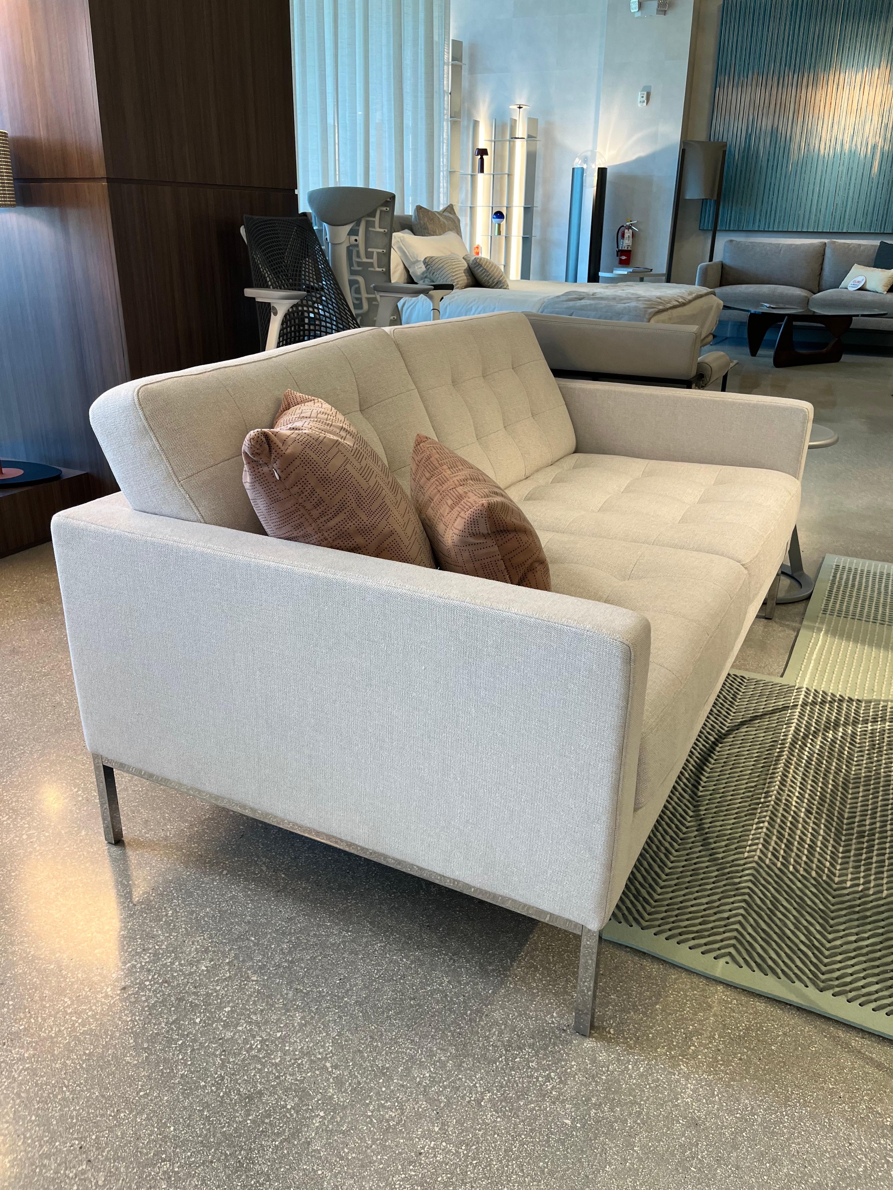 Florence Knoll Relaxed Zweisitzer-Sofa (amerikanisch) im Angebot