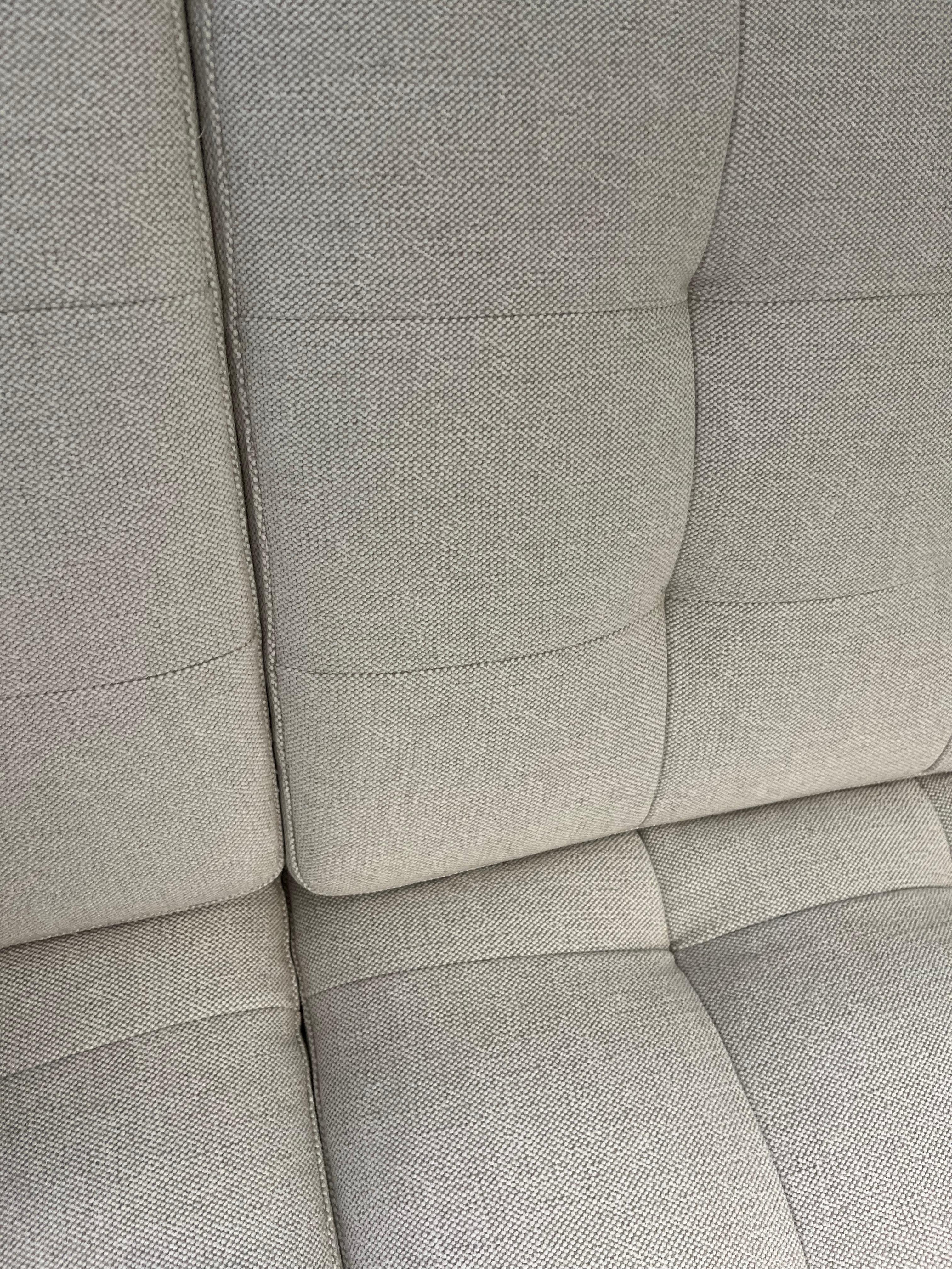 Florence Knoll Relaxed Zweisitzer-Sofa im Zustand „Neu“ im Angebot in Miami, FL