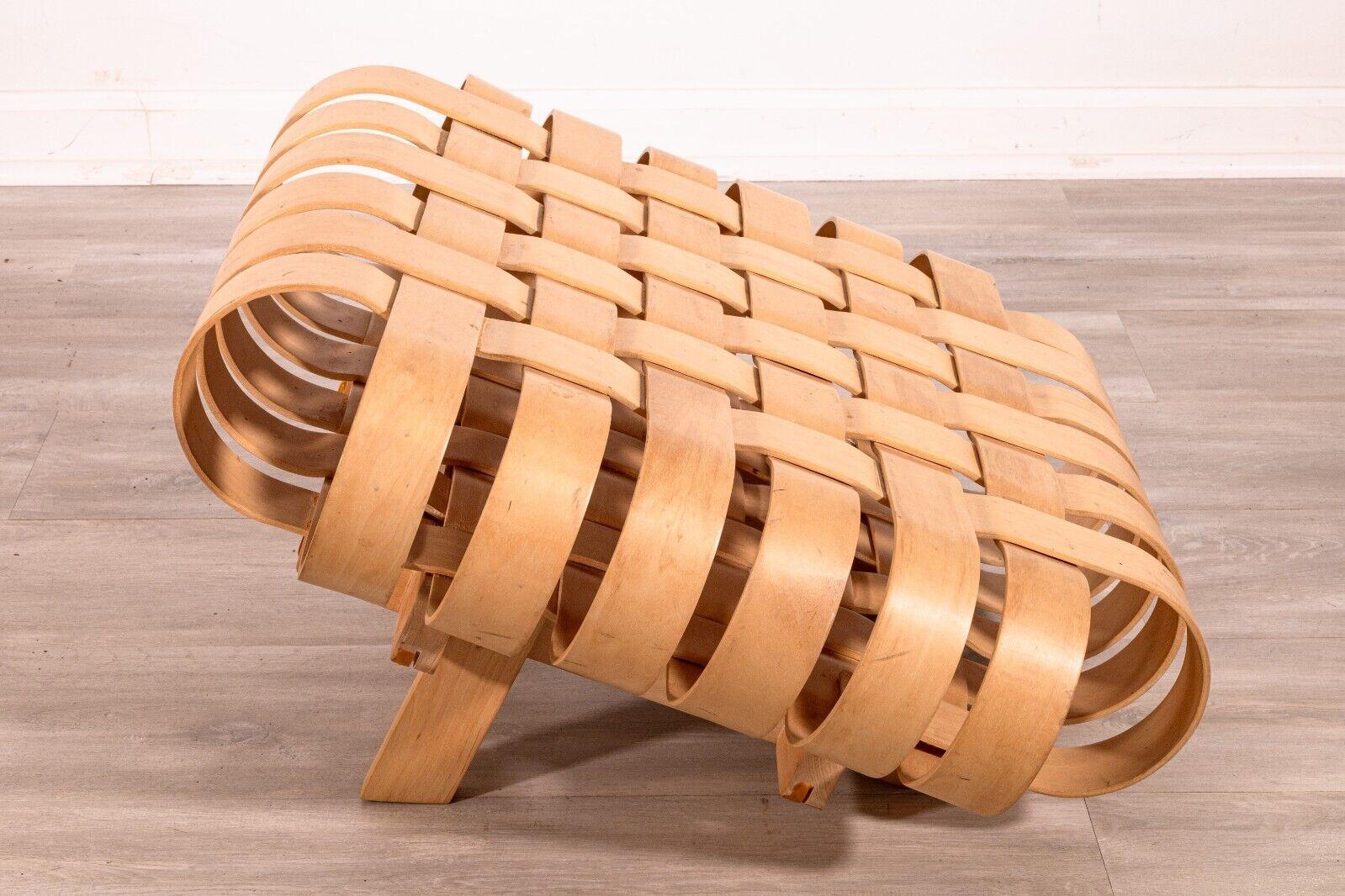 Knoll Frank Gehry Power Play Paire de fauteuils en bois courbé et pouf assorti en vente 5