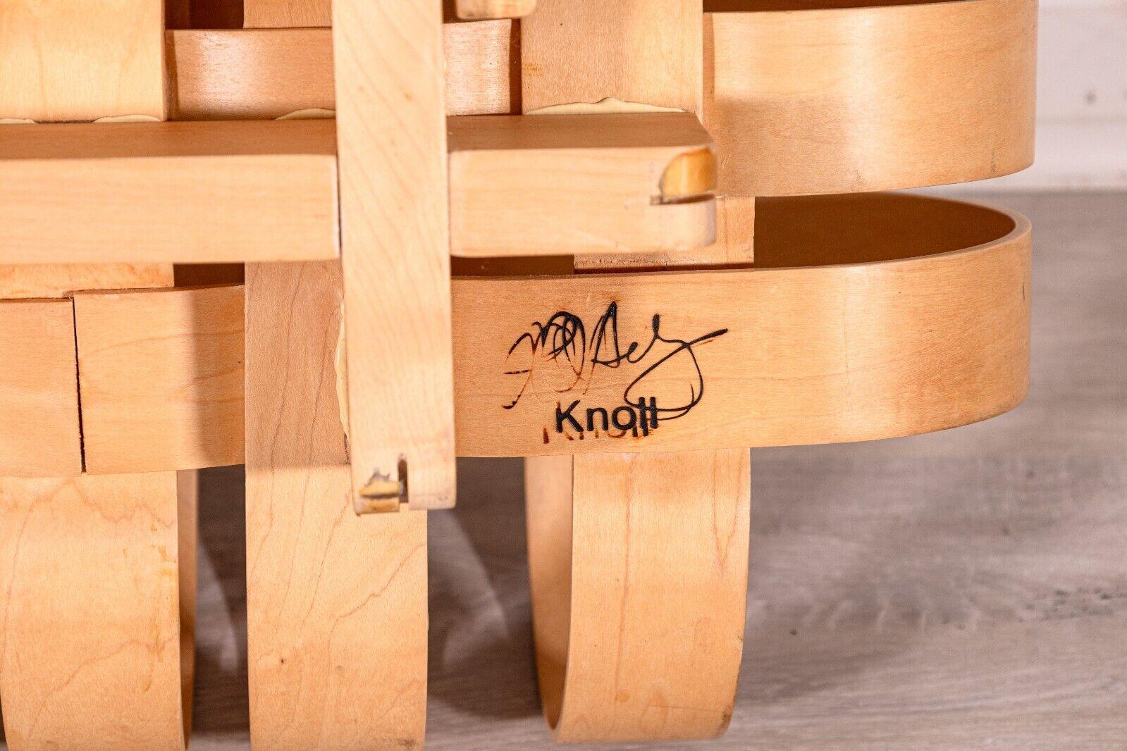 Knoll Frank Gehry Power Play Paire de fauteuils en bois courbé et pouf assorti en vente 7