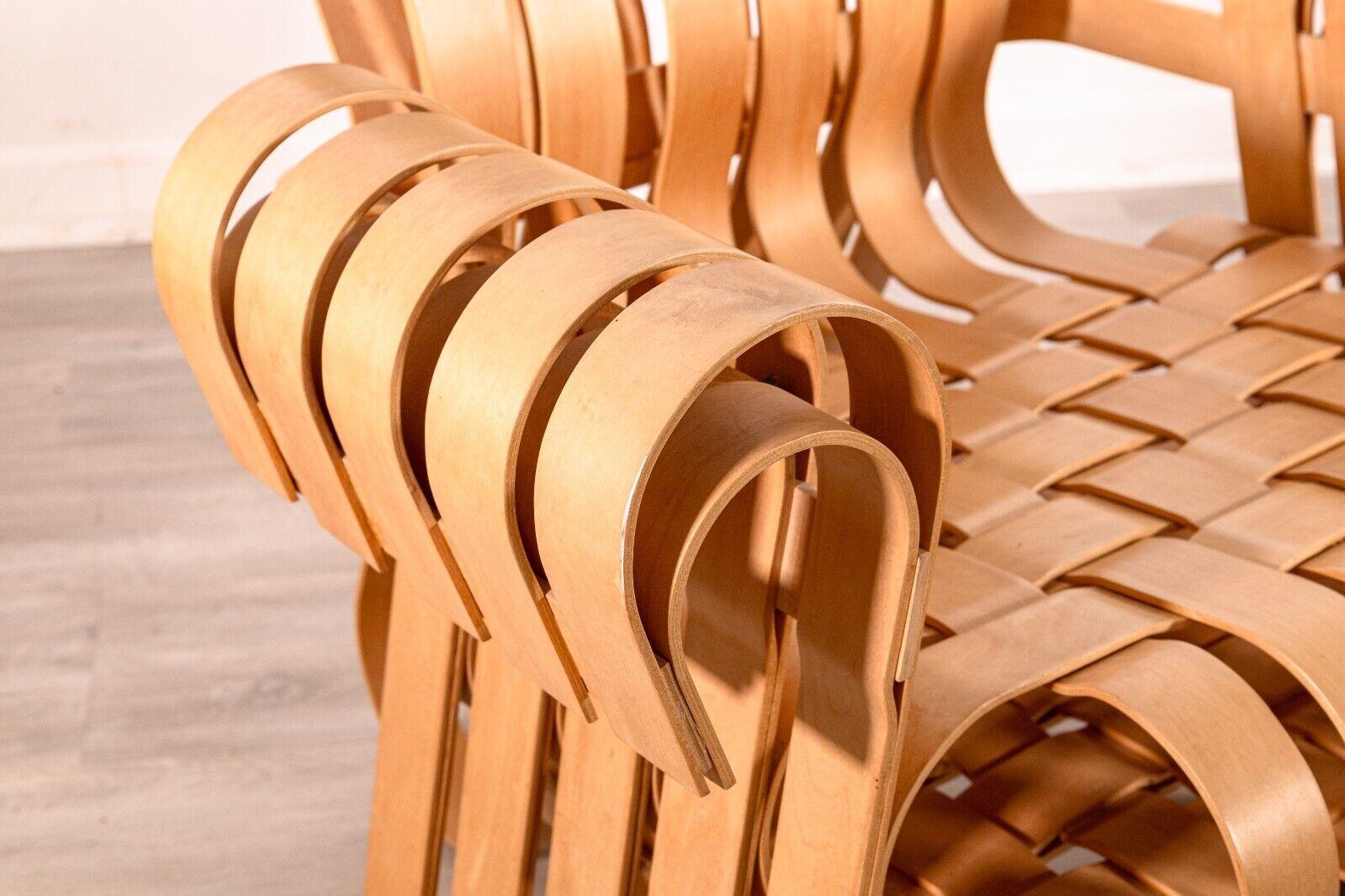 Un ensemble de fauteuils et d'ottoman Knoll Frank Gehry 