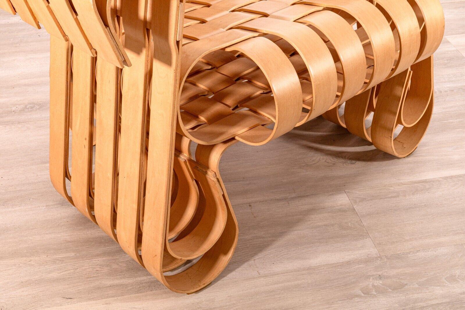 Knoll Frank Gehry Power Play Paire de fauteuils en bois courbé et pouf assorti Bon état - En vente à Keego Harbor, MI