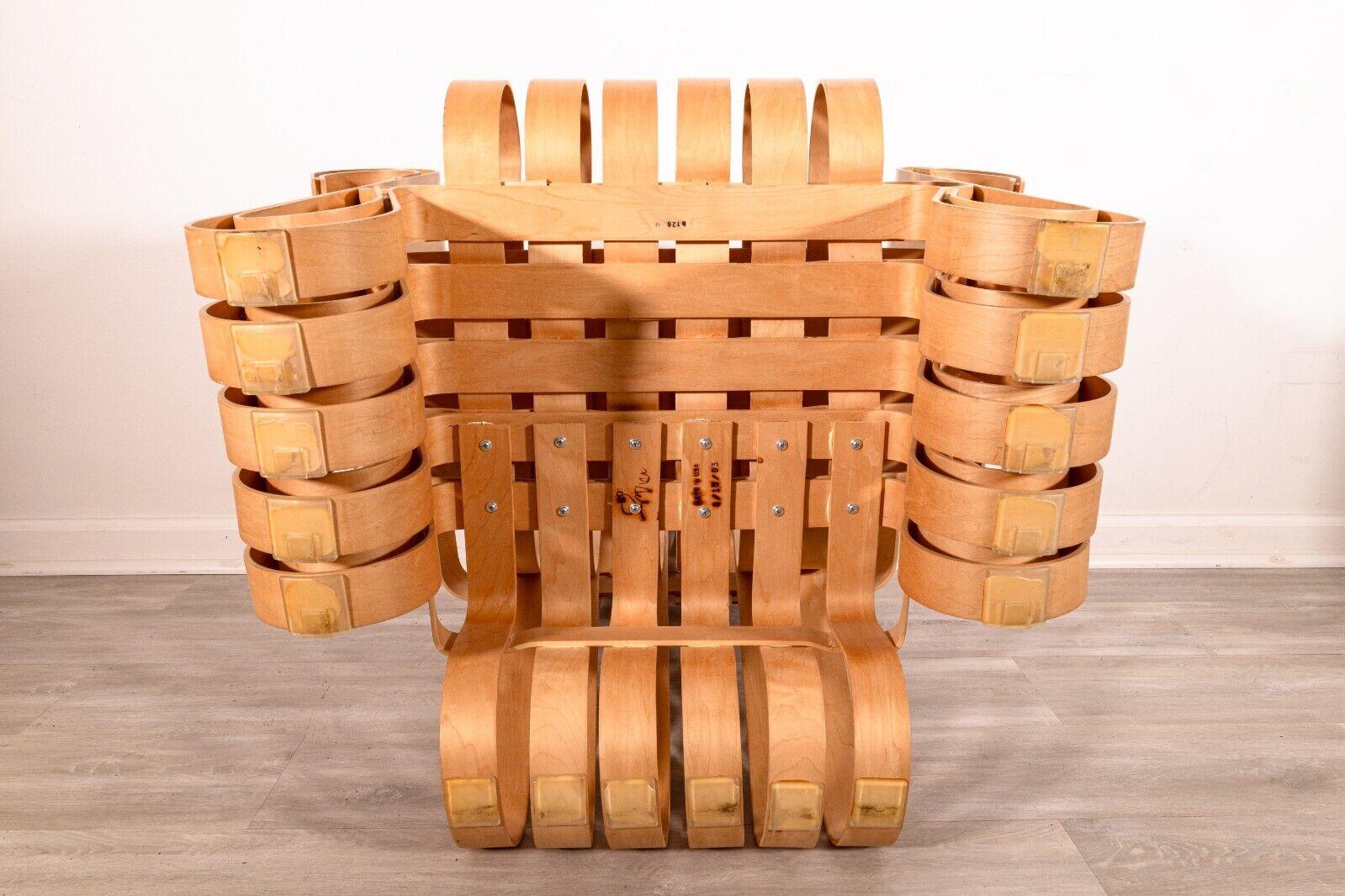 Knoll Frank Gehry Power Play Paire de fauteuils en bois courbé et pouf assorti en vente 2