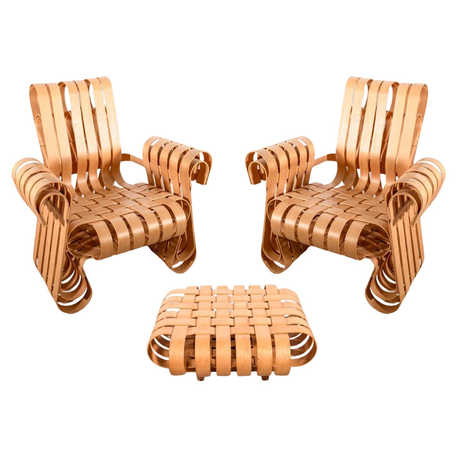 Knoll Frank Gehry Power Play Paire de fauteuils en bois courbé et pouf assorti en vente