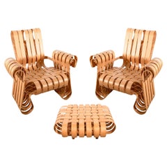 Knoll Frank Gehry Power Play Paire de fauteuils en bois courbé et pouf assorti