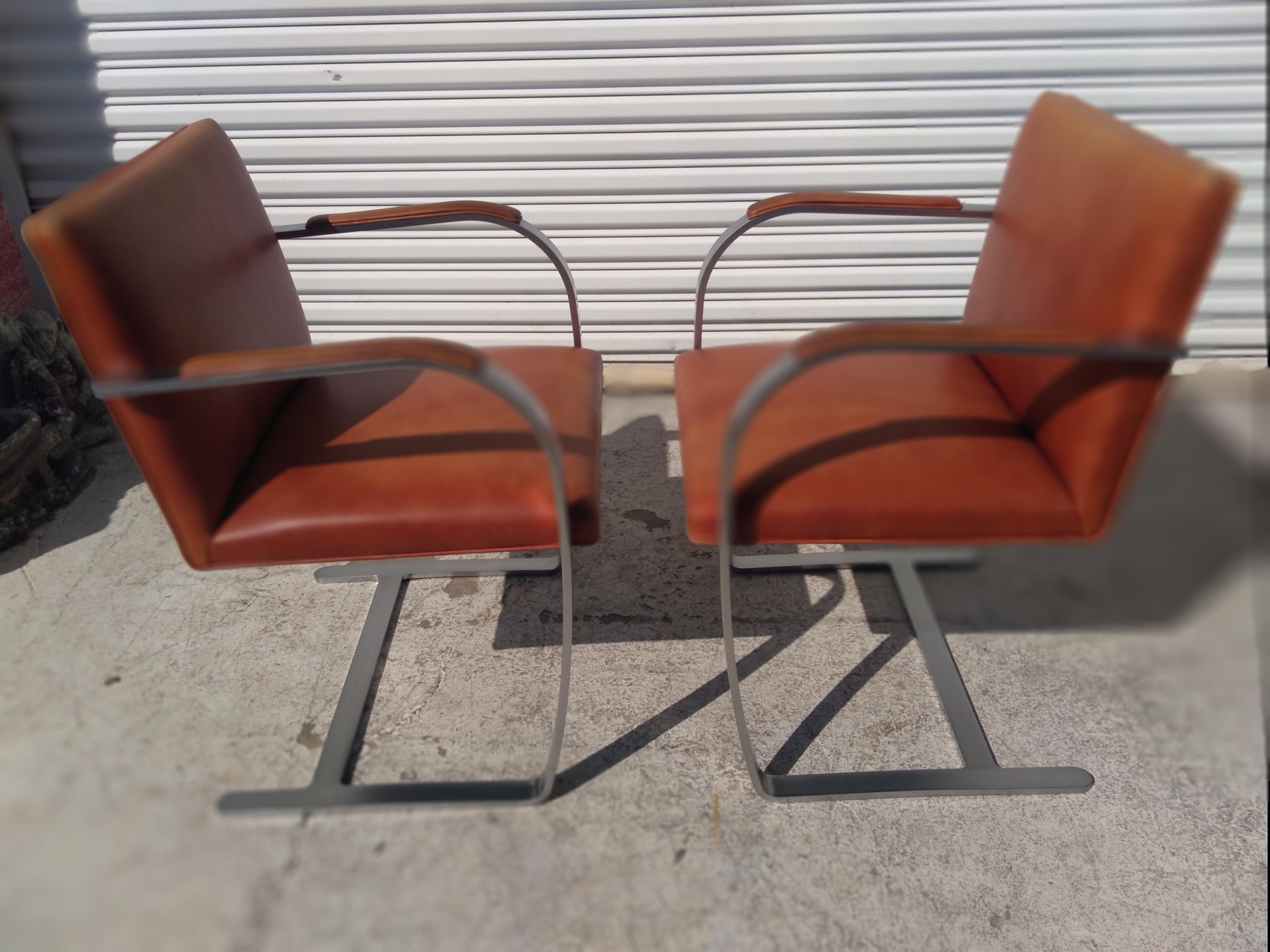 Knoll Furniture Mies Van Der Rohe Brünn Flache Bar-Sessel aus gebürstetem Stahl (amerikanisch) im Angebot