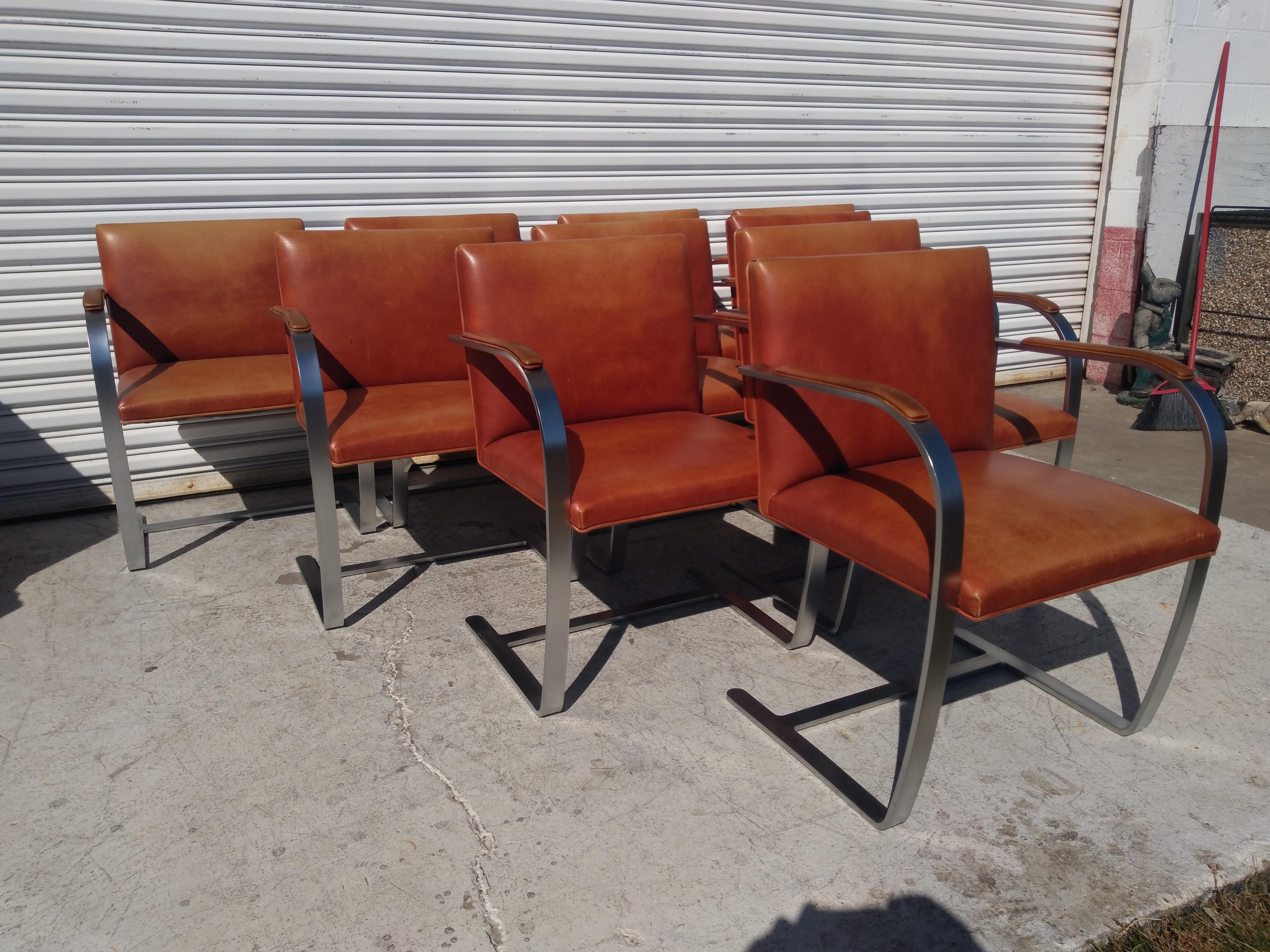Knoll Furniture Mies Van Der Rohe Brünn Flache Bar-Sessel aus gebürstetem Stahl (20. Jahrhundert) im Angebot