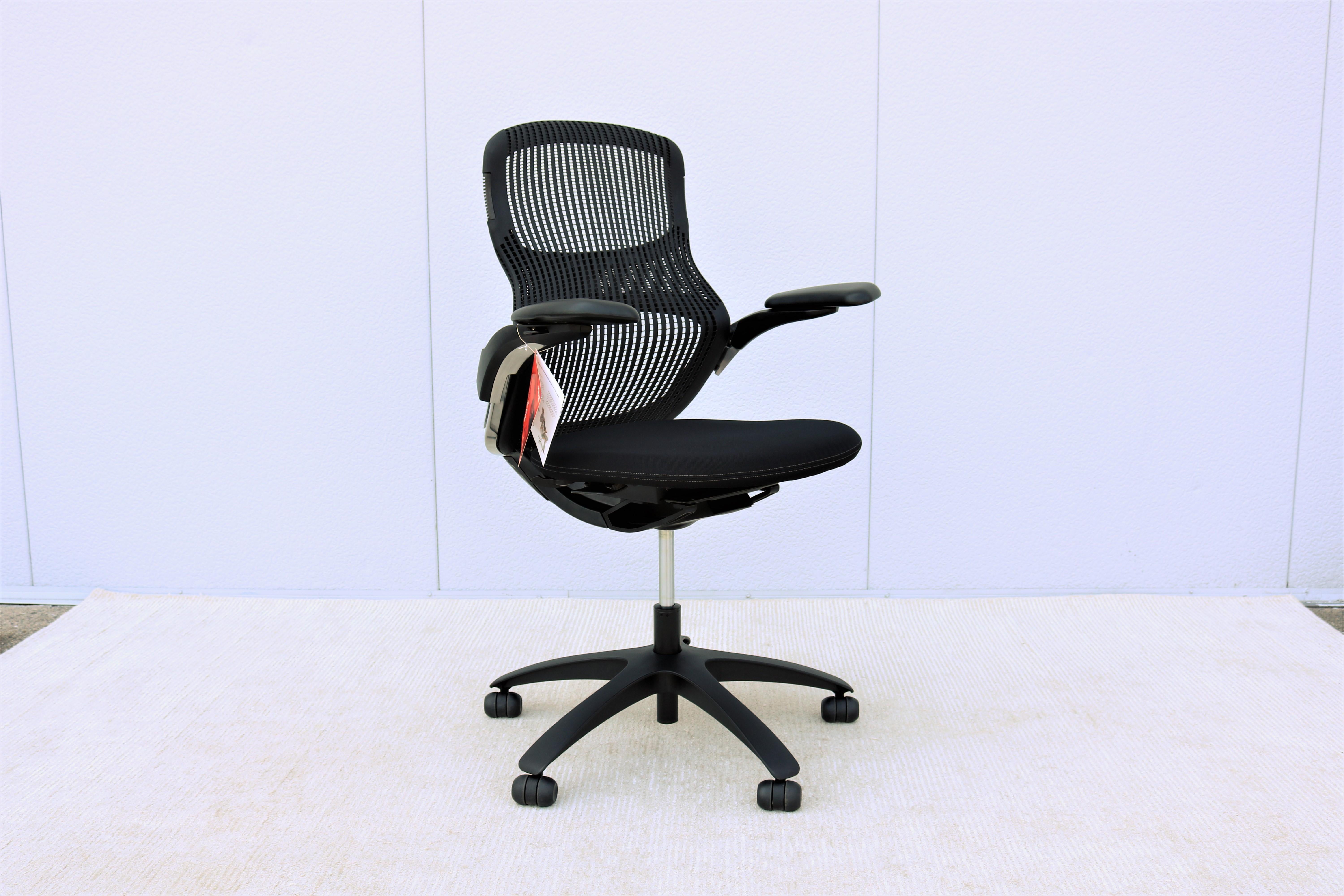 Knoll Generation schwarzer ergonomischer Bürostuhl voll verstellbar, brandneu.
Generation von Knoll ist ein preisgekrönter Bürostuhl, der einen neuen Standard an Komfort und uneingeschränkter Bewegung für jeden bietet, der auf ihm sitzt, und der es