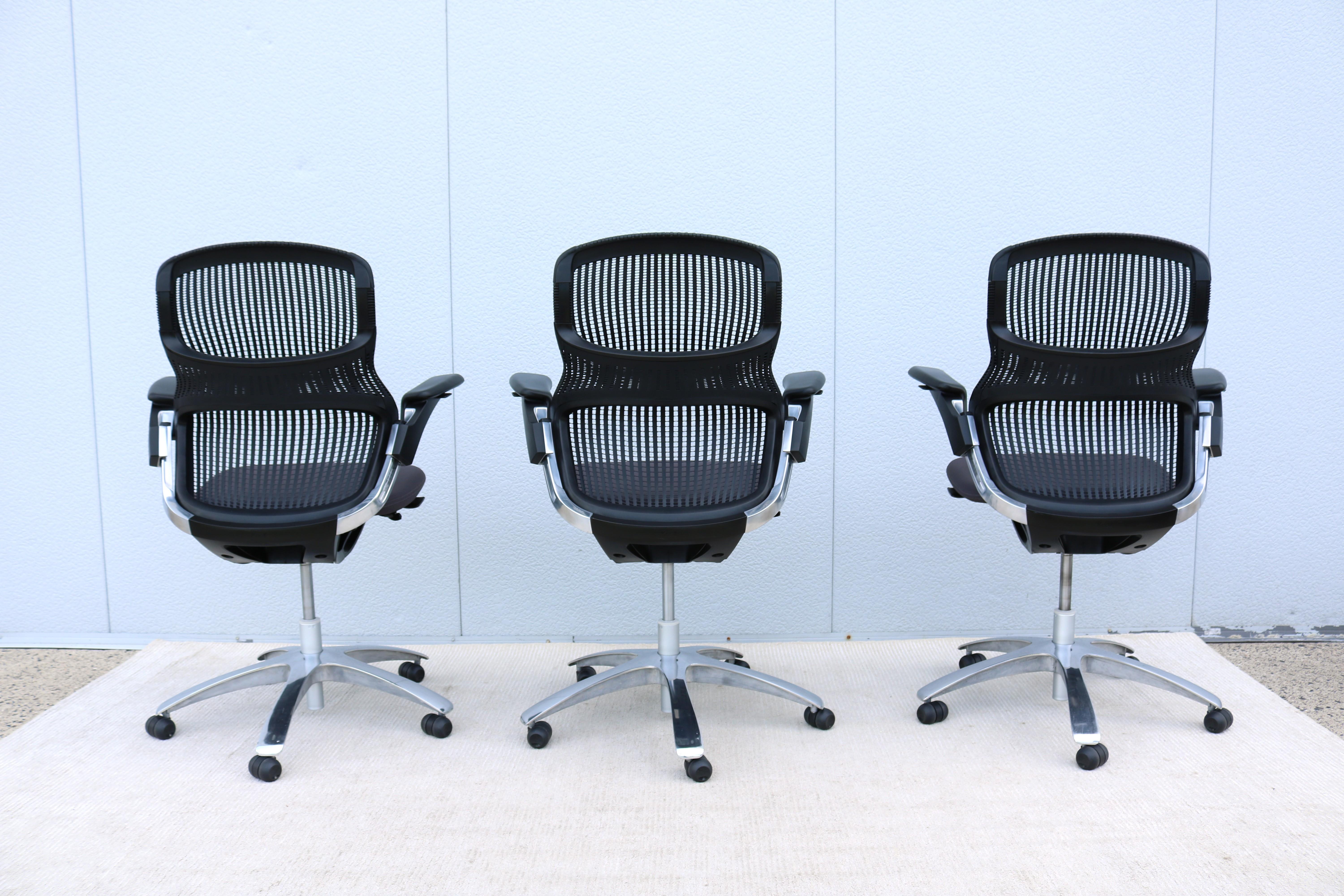 Knoll Generation Ergonomic Office Desk Chair in Gray and Black, Fully Adjustable For Sale 5