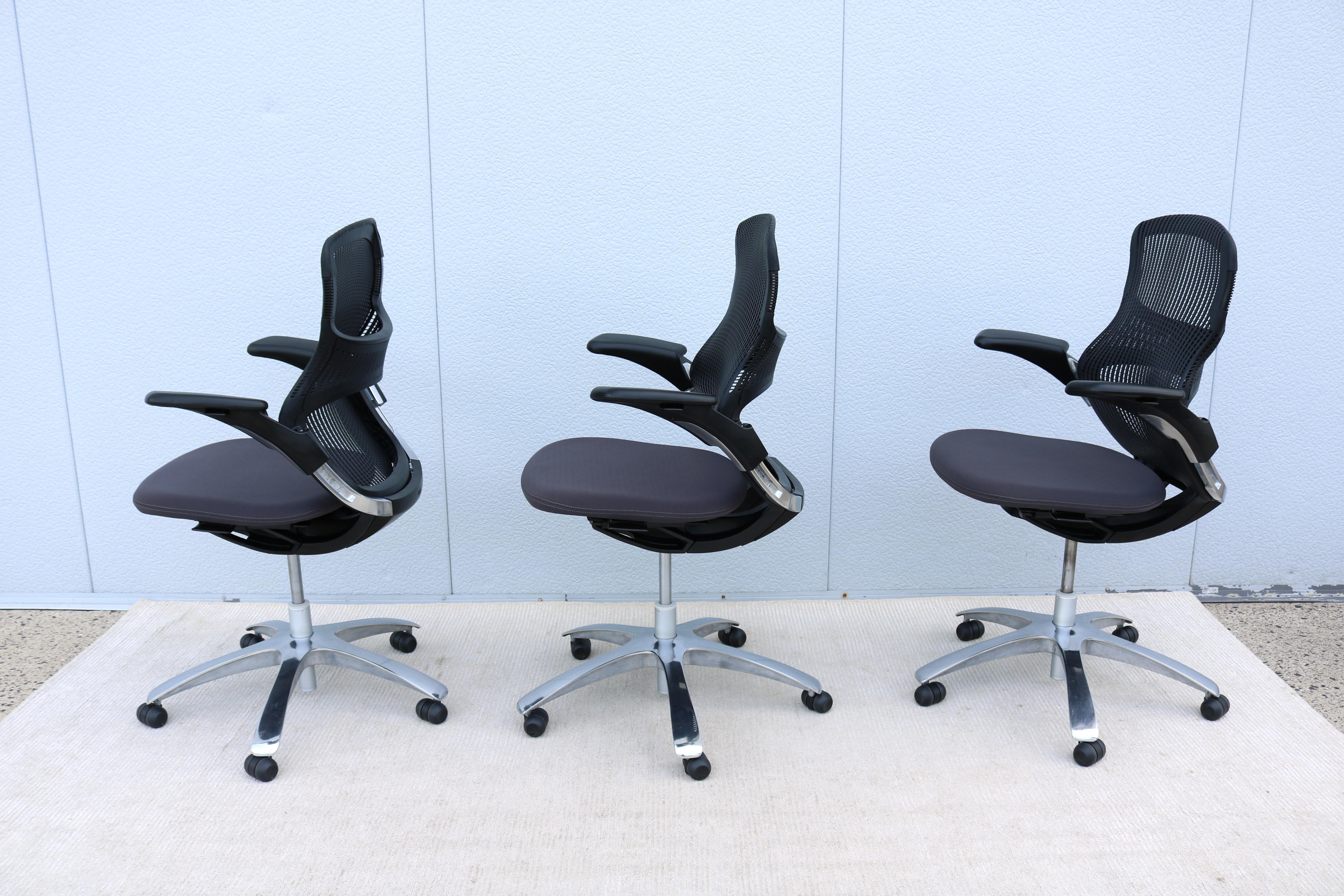 Knoll Generation Ergonomic Office Desk Chair in Gray and Black, Fully Adjustable For Sale 6