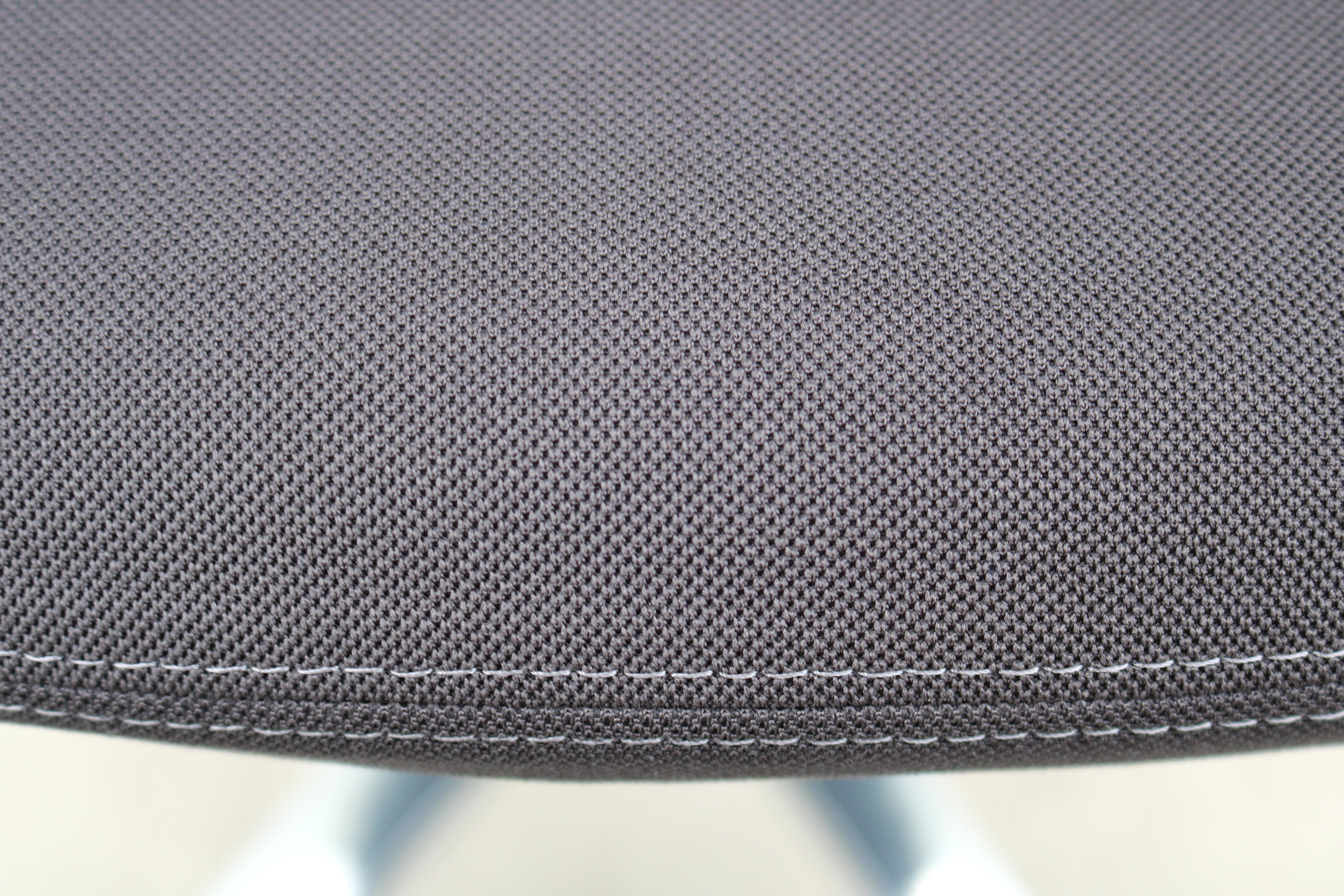 Knoll Generation Ergonomic Office Desk Chair in Gray and Black, Fully Adjustable For Sale 10