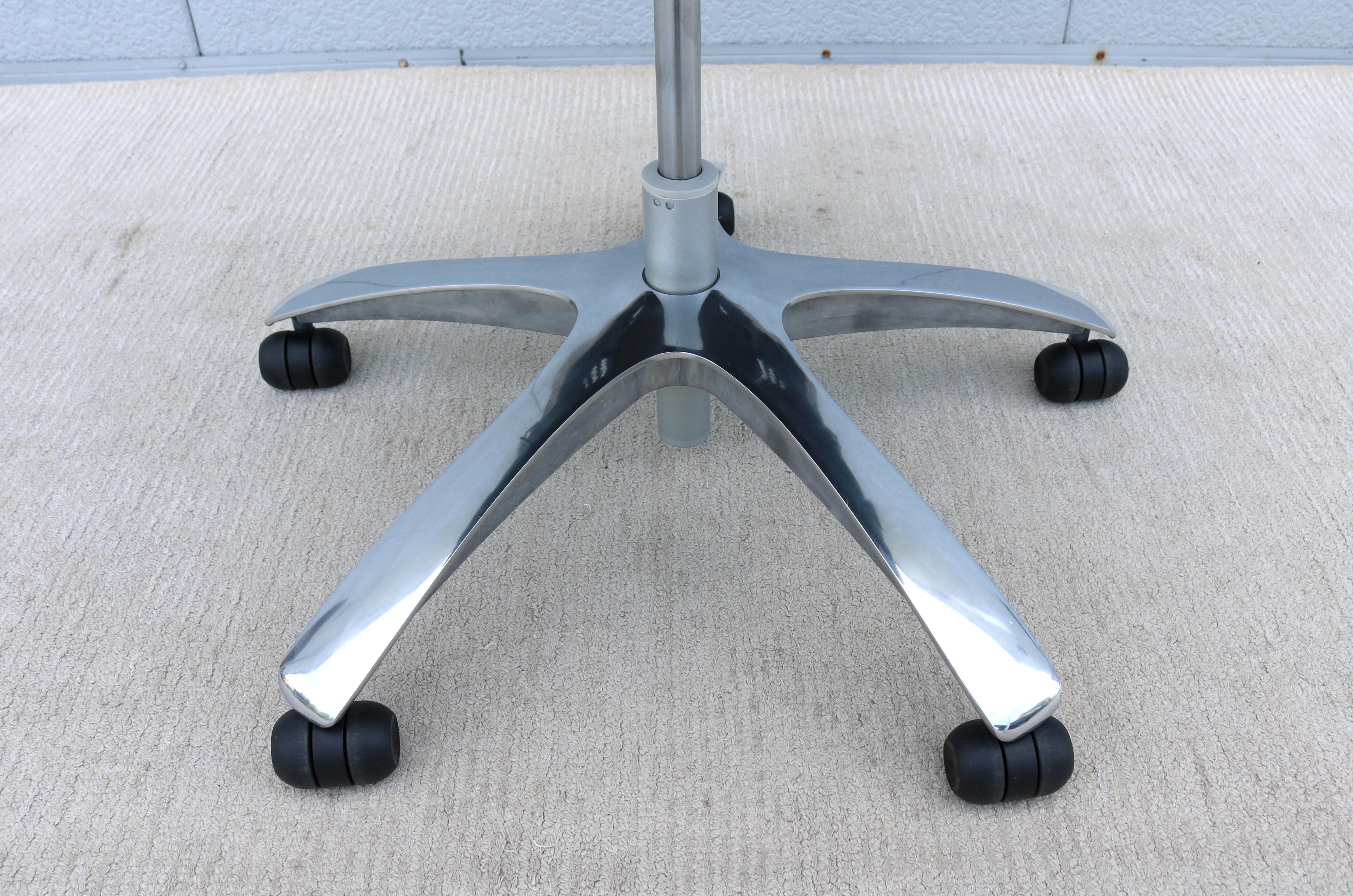 Knoll Generation Ergonomic Office Desk Chair in Gray and Black, Fully Adjustable For Sale 11