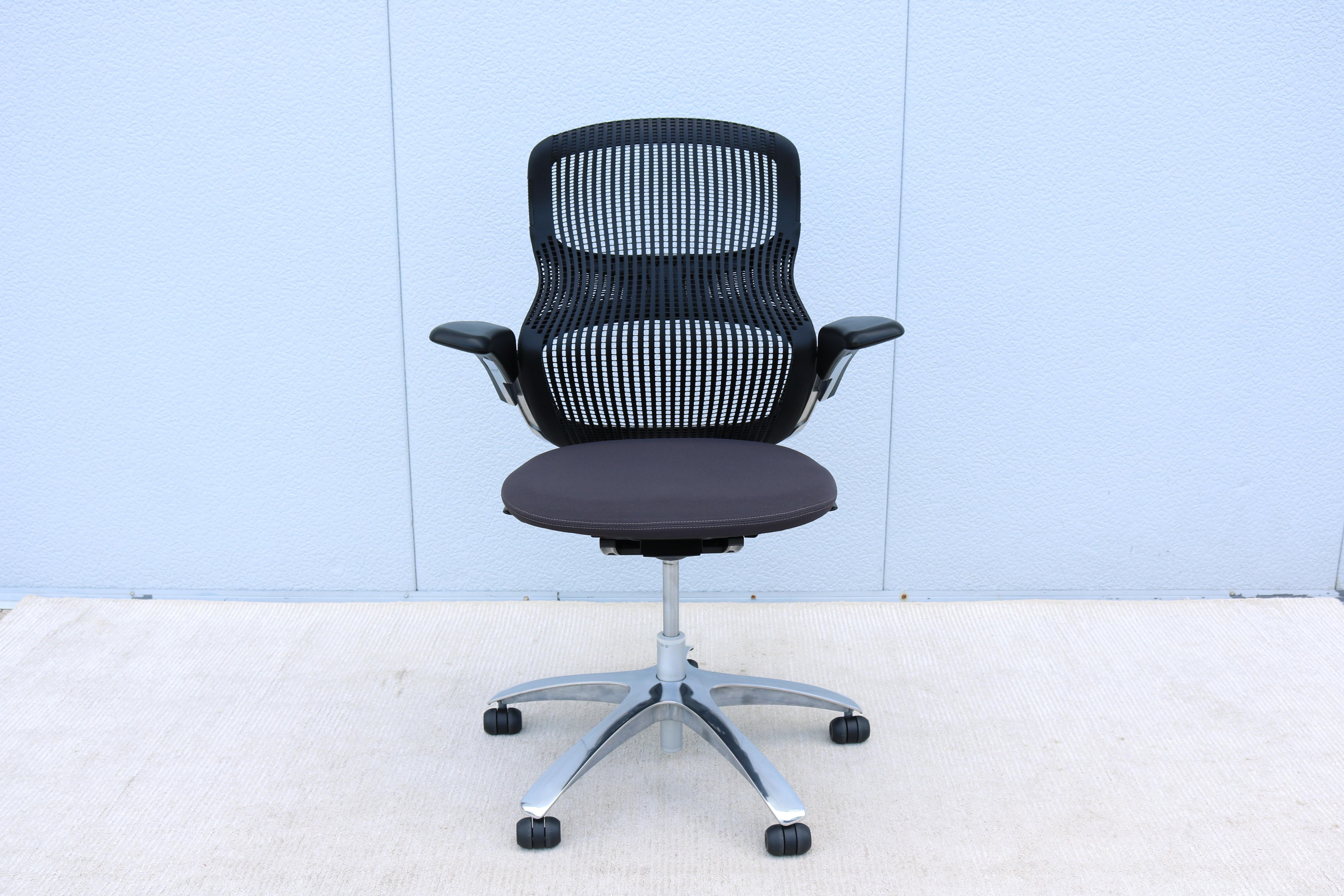 Modern Knoll Generation Ergonomic Office Desk Chair in Gray and Black, Fully Adjustable For Sale