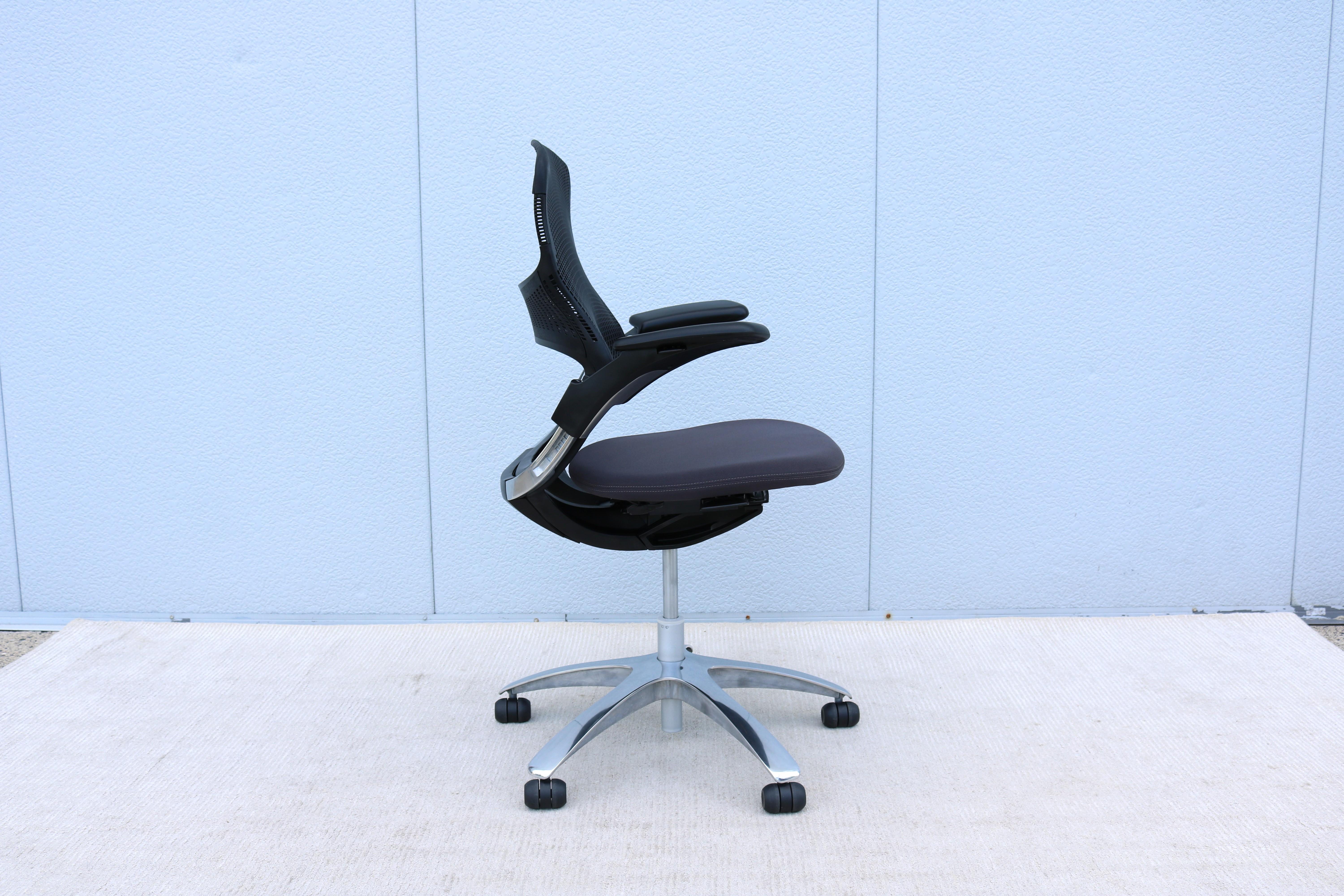 Aluminum Knoll Generation Ergonomic Office Desk Chair in Gray and Black, Fully Adjustable For Sale