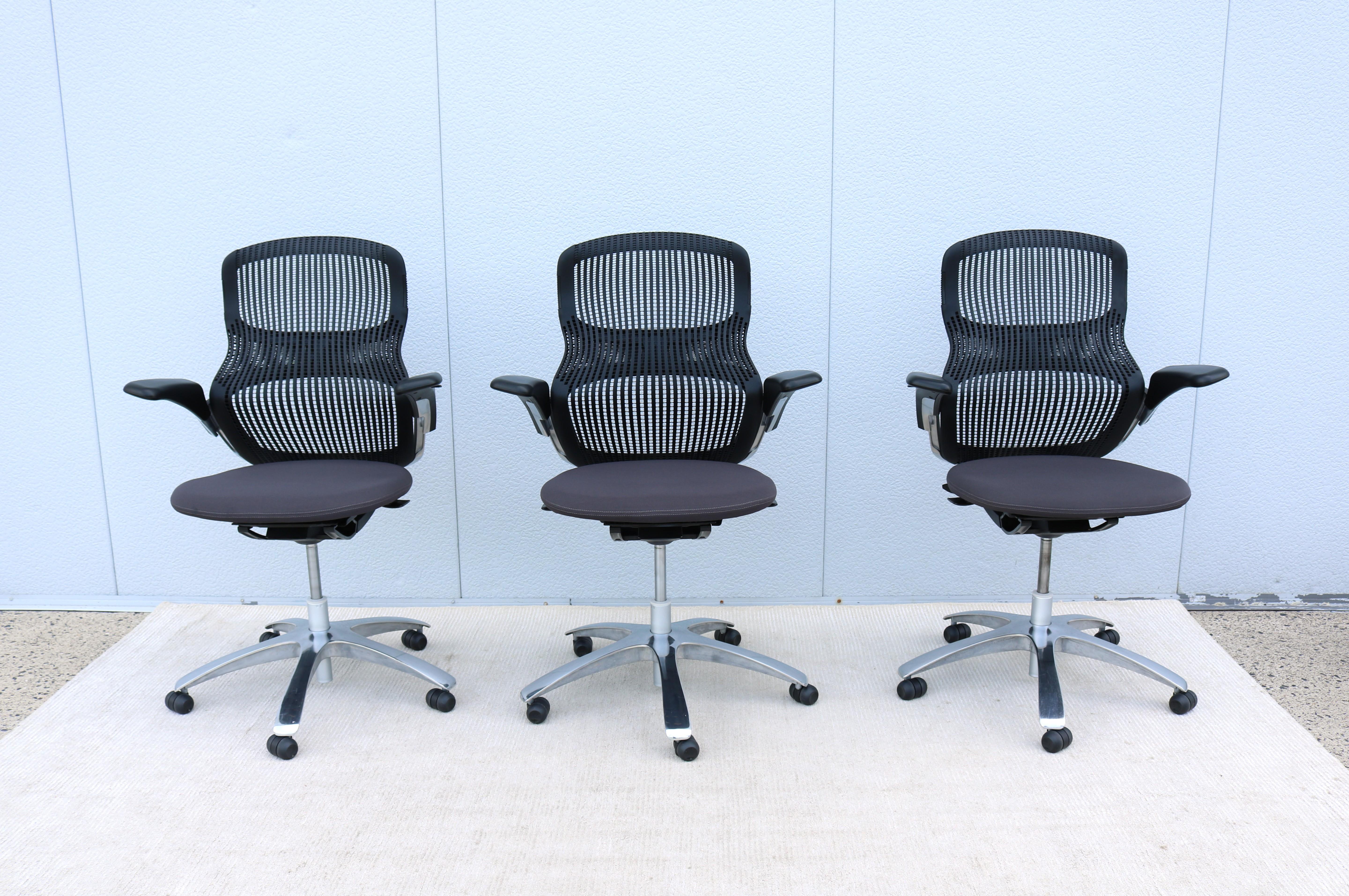 Knoll Generation Ergonomic Office Desk Chair in Gray and Black, Fully Adjustable For Sale 1