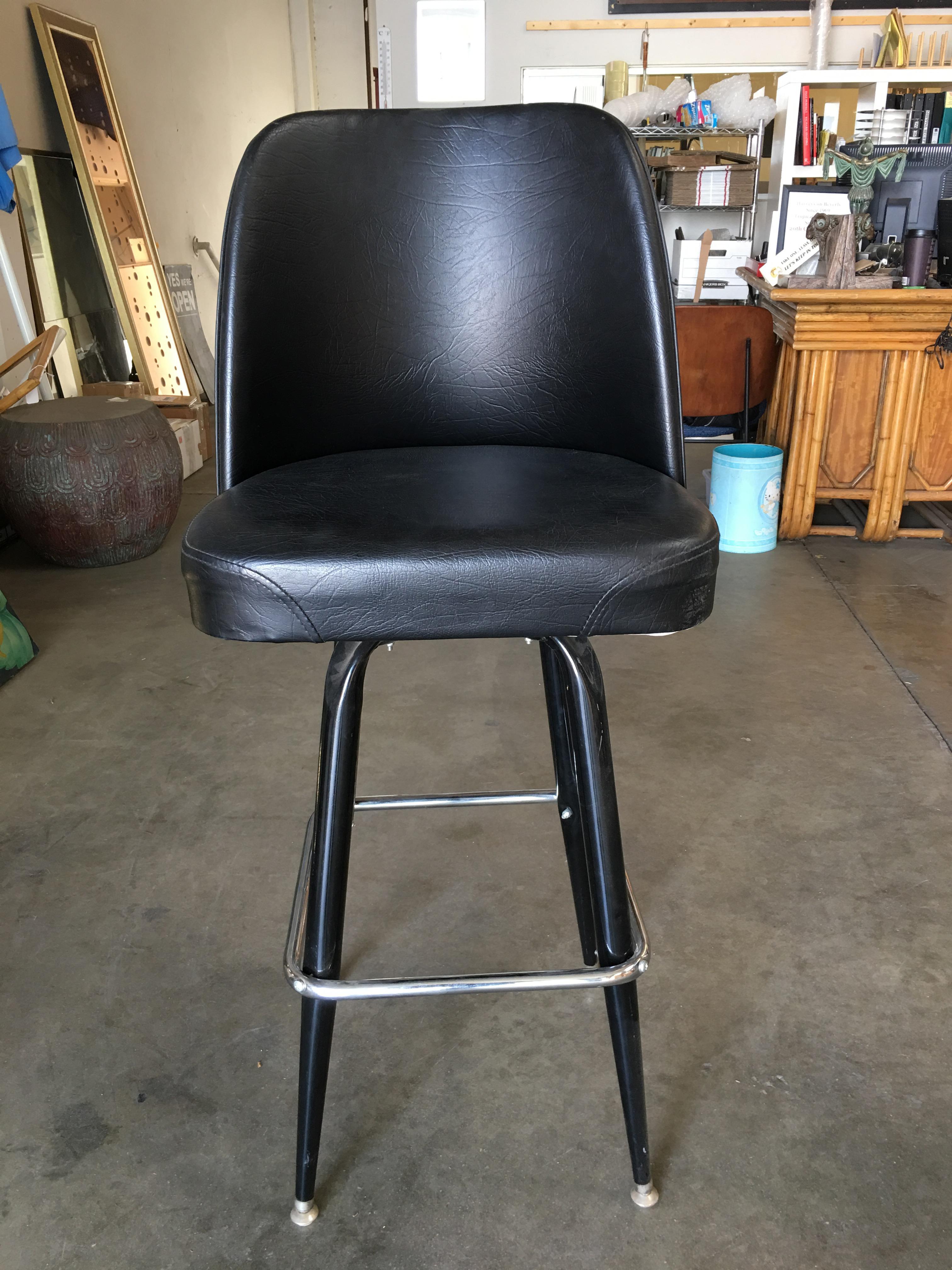 Late 20th Century Knoll Inspired Modernist Lounge Swivel Bar Stool, Set of Four