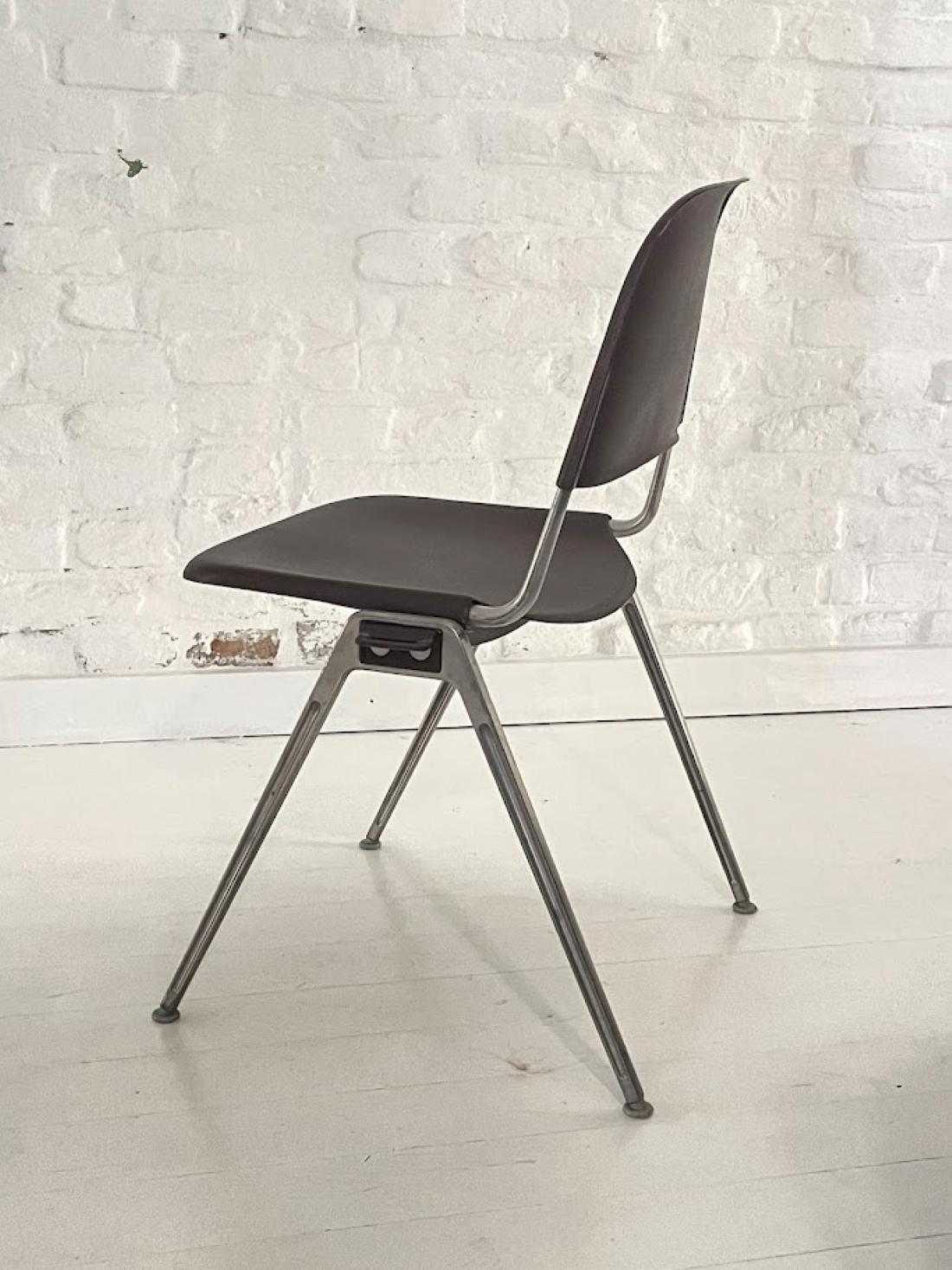 Chaises empilables Knoll International 1601 modèle Don Albinson 1970 Bon état - En vente à Debrecen, HU