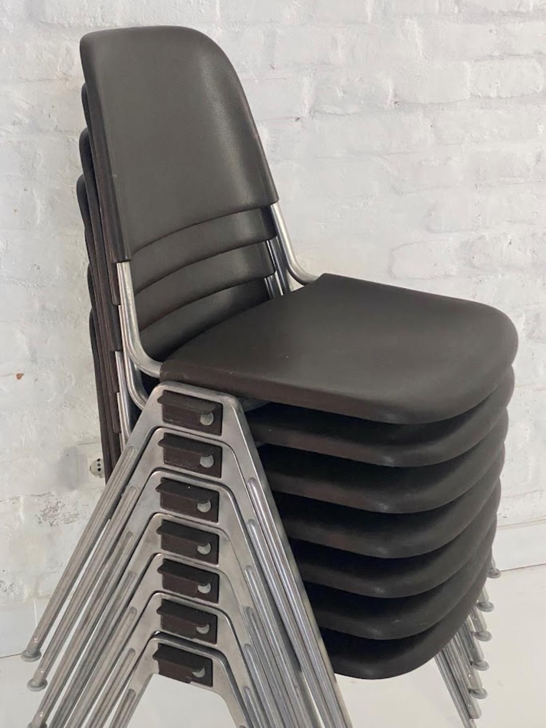 Chaises empilables Knoll International 1601 modèle Don Albinson 1970 en vente 1