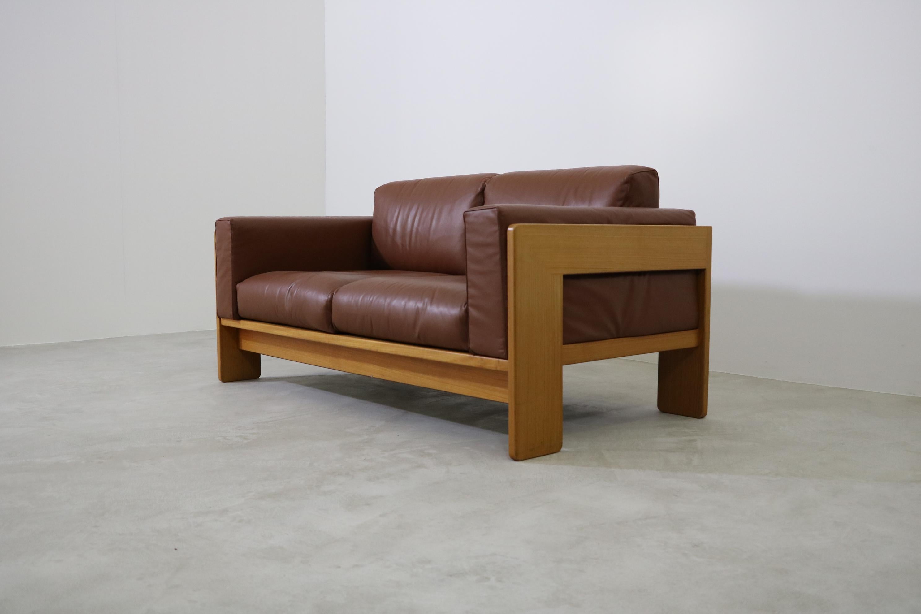 Knoll International 2-seater sofa model 'Bastiano' Design Tobia Scarpa leather cognac

A classic and chic two-seater sofa from the Bastiano series, designed by the iconic Italian designer duo Afra & Tobia Scarpa for Knoll, Italy, circa 1960.

As an