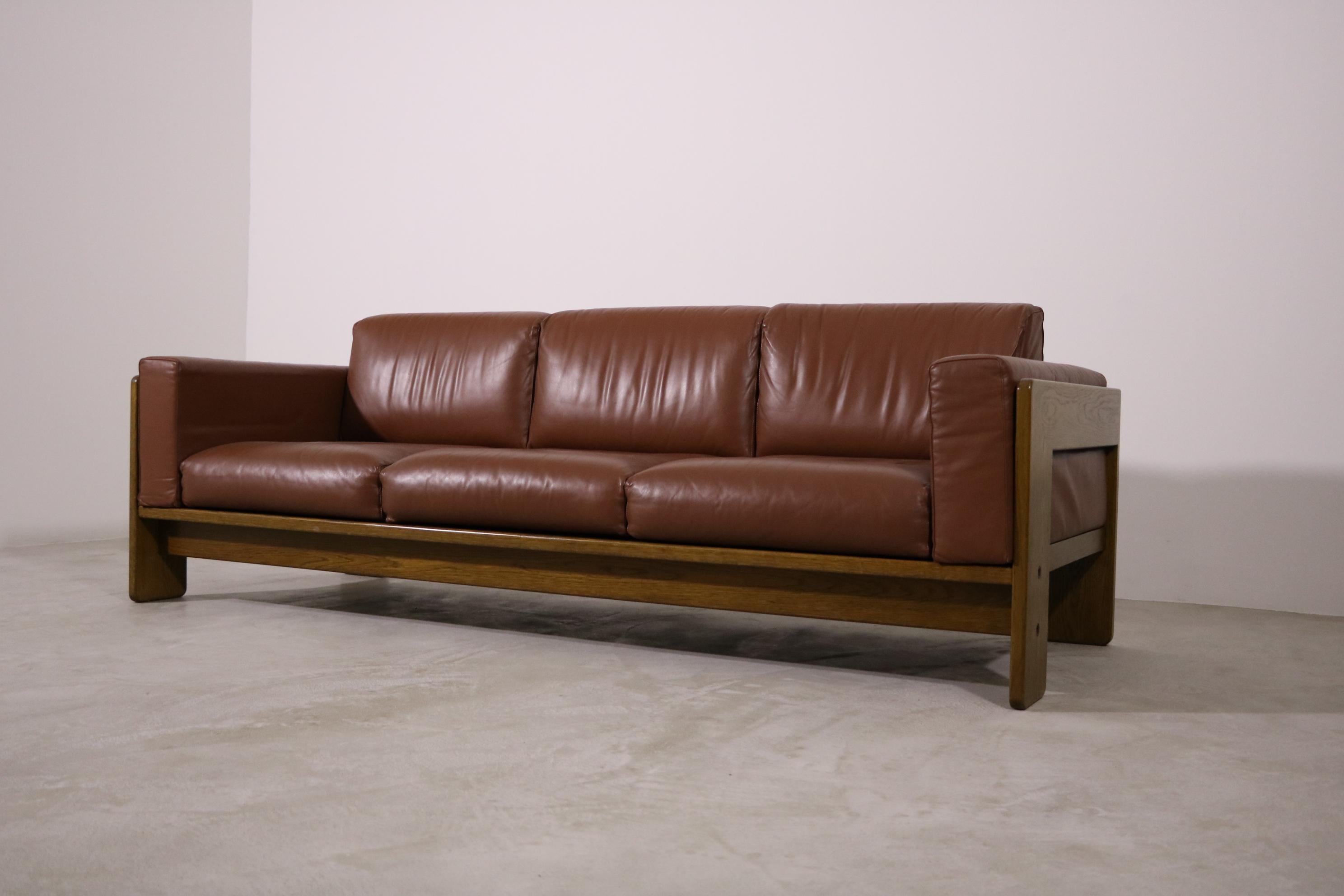 Knoll International 3-seater sofa model 'Bastiano' Tobia Scarpa leather cognac

A classic and chic three-seater sofa from the Bastiano series, designed by the iconic Italian designer duo Afra & Tobia Scarpa for Knoll, Italy, circa 1960.

Frame wood