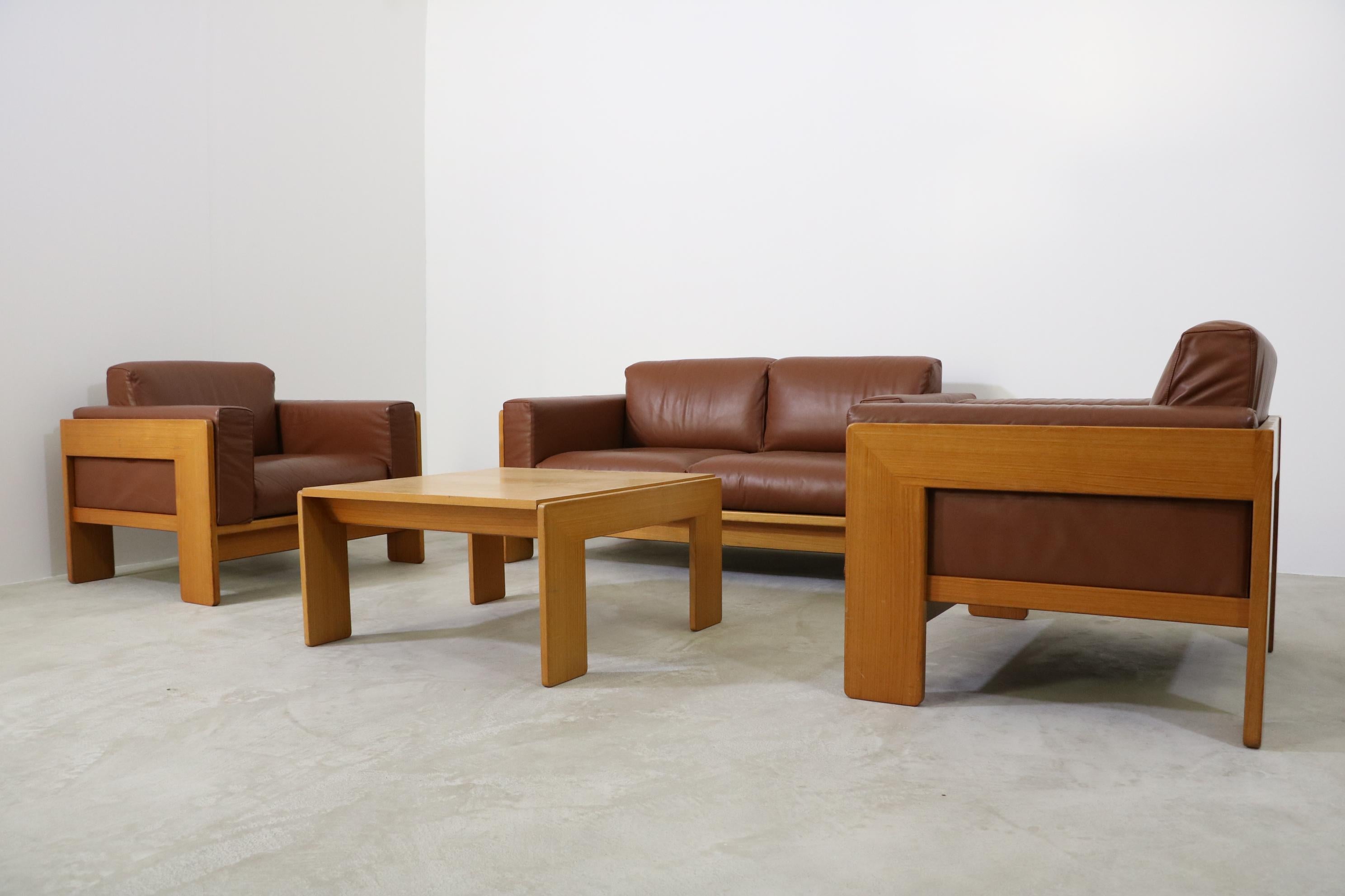 Knoll International armchairs model 'Bastiano' Tobia Scarpa leather cognac

A classic and chic chairs from the Bastiano series, designed by the iconic Italian designer duo Afra & Tobia Scarpa for Knoll, Italy, circa 1960

As an Italian architect and