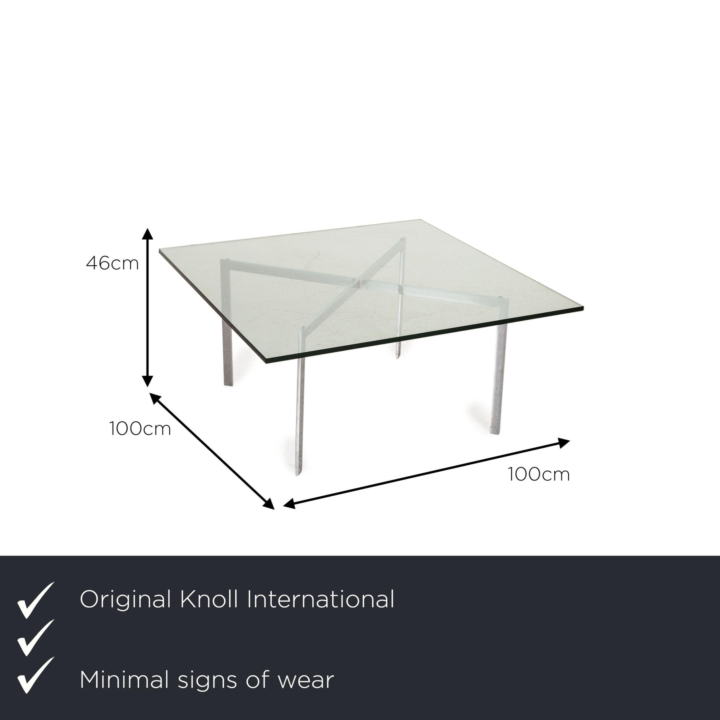 We present to you a Knoll International Barcelona glass coffee table table.

Product measurements in centimeters:

depth: 100
width: 100
height: 46.






 