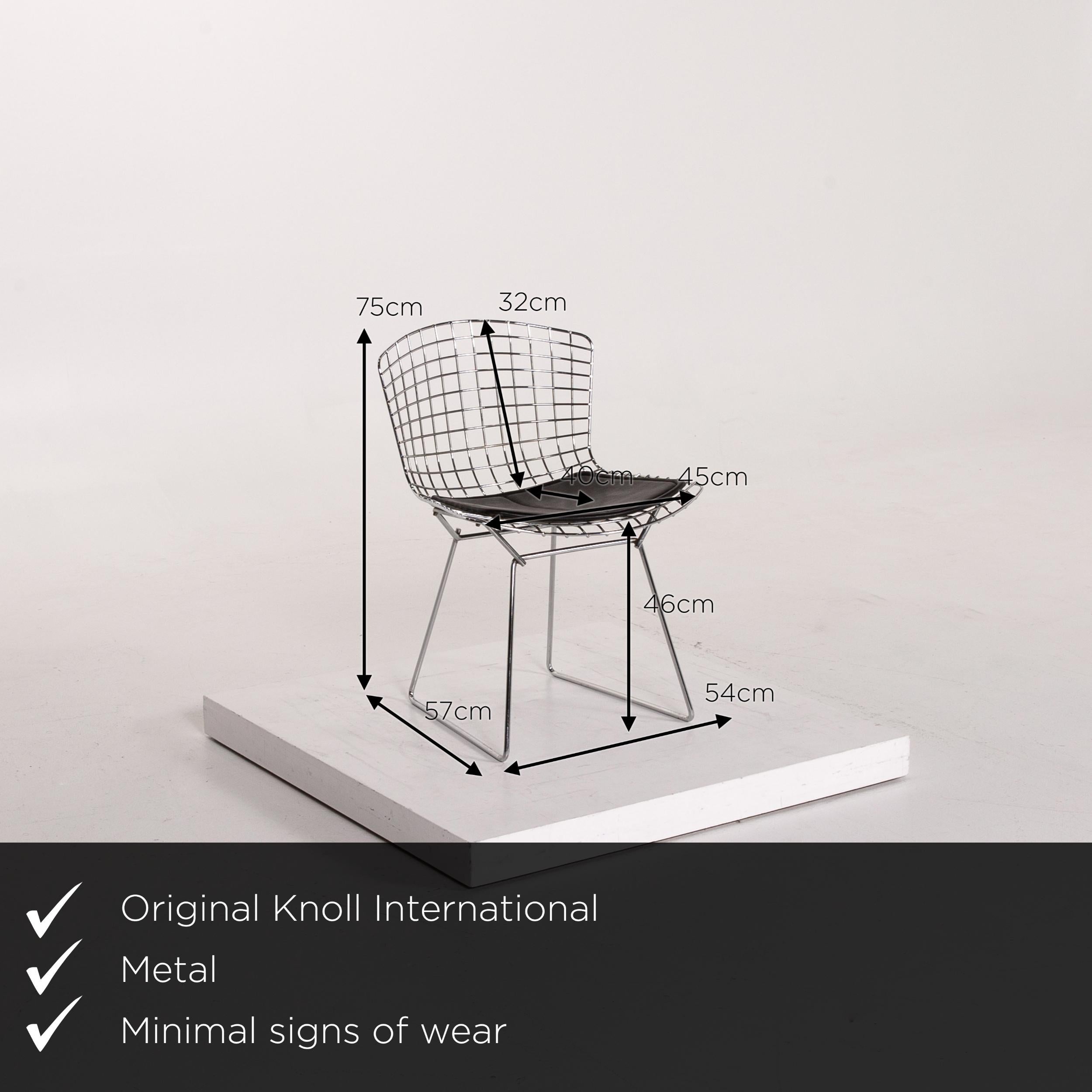 We present to you a Knoll International Bertoia side chair metal chair armchair.

Product measurements in centimeters:

Depth 57
Width 54
Height 75
Seat height 46
Seat depth 40
Seat width 45
Back height 32.
 
 

  