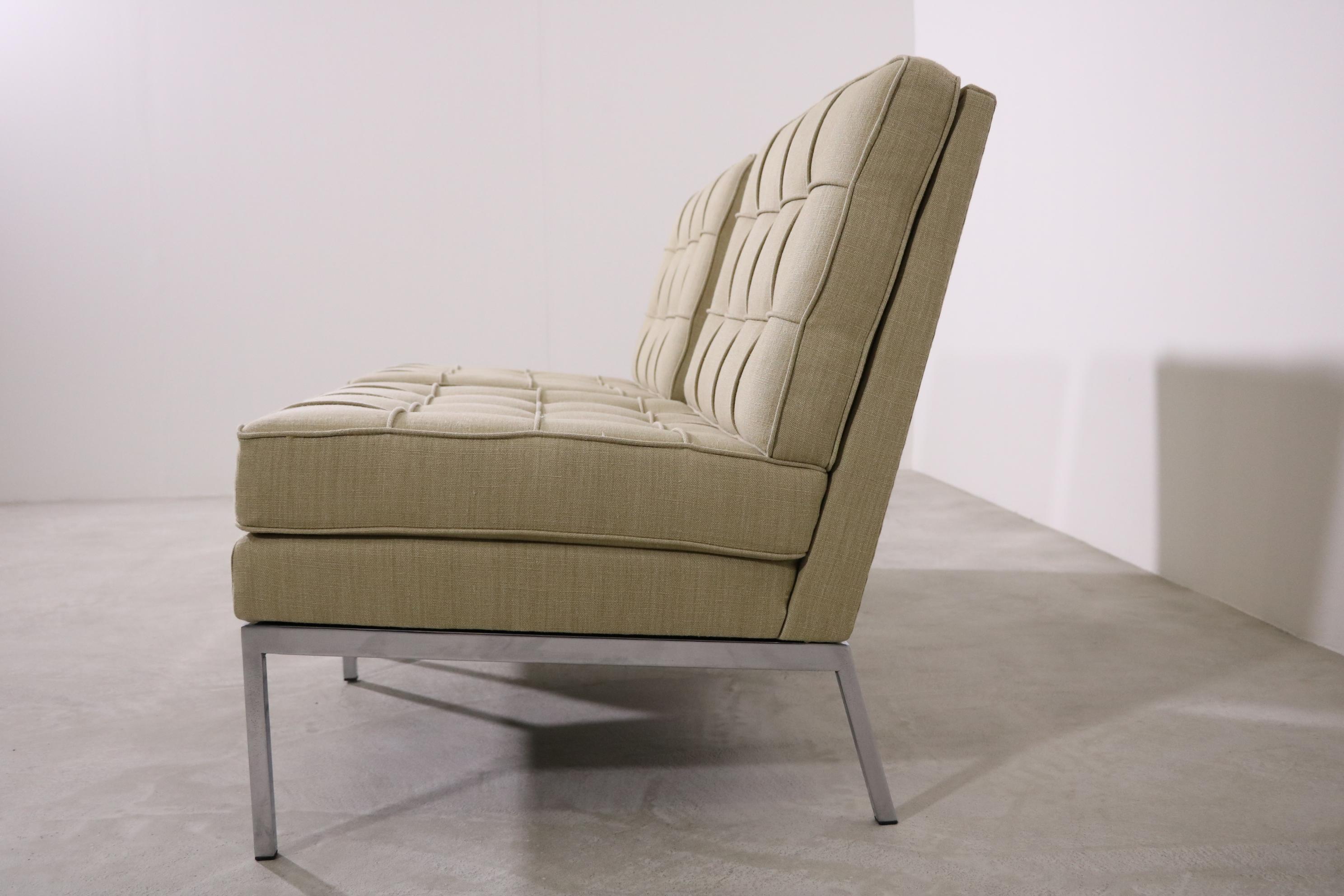 German Knoll International Chair by Florence Knoll Model 67 C in Linen For Sale
