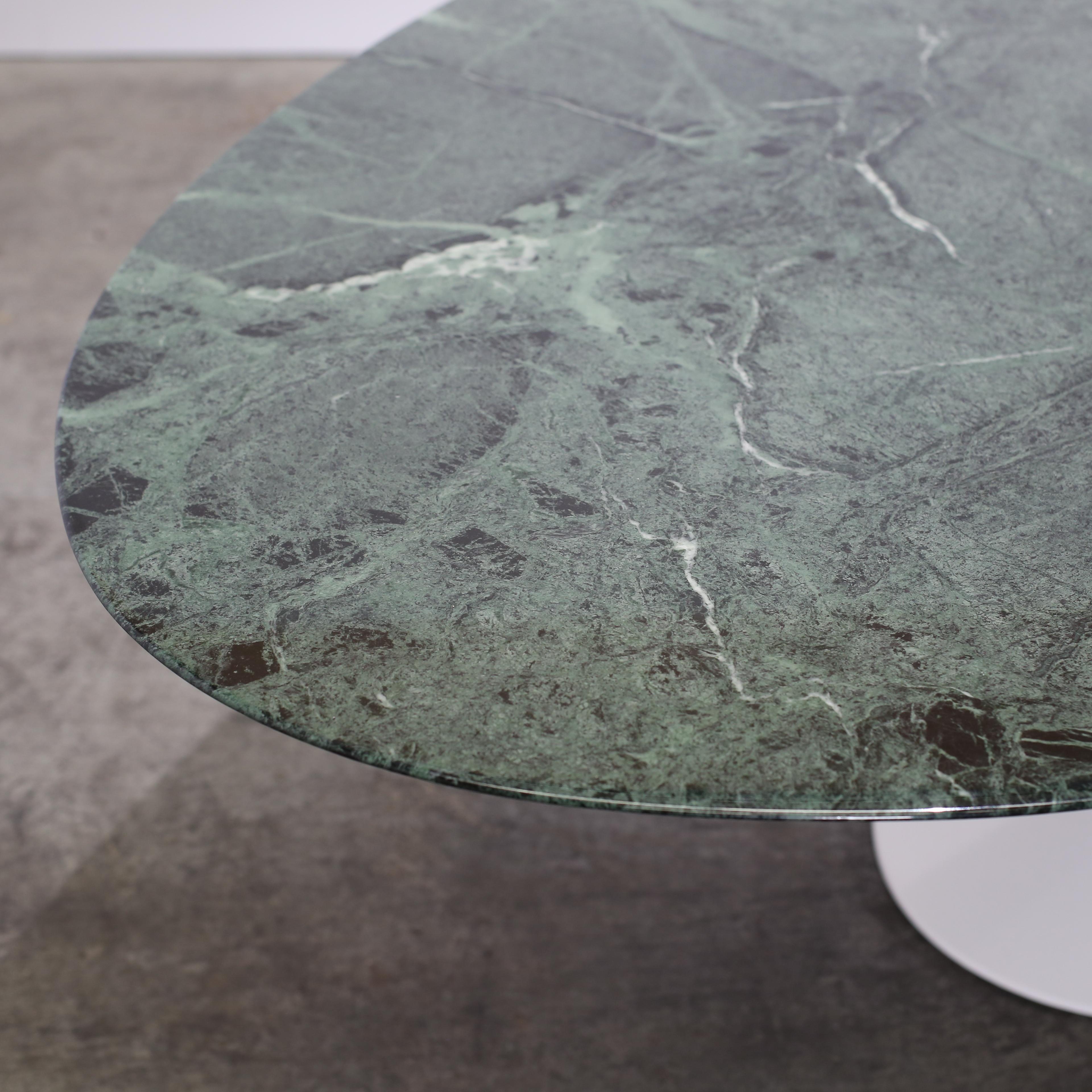 Knoll International Oval Dining Table by Eero Saarinen In Good Condition For Sale In Basildon, London