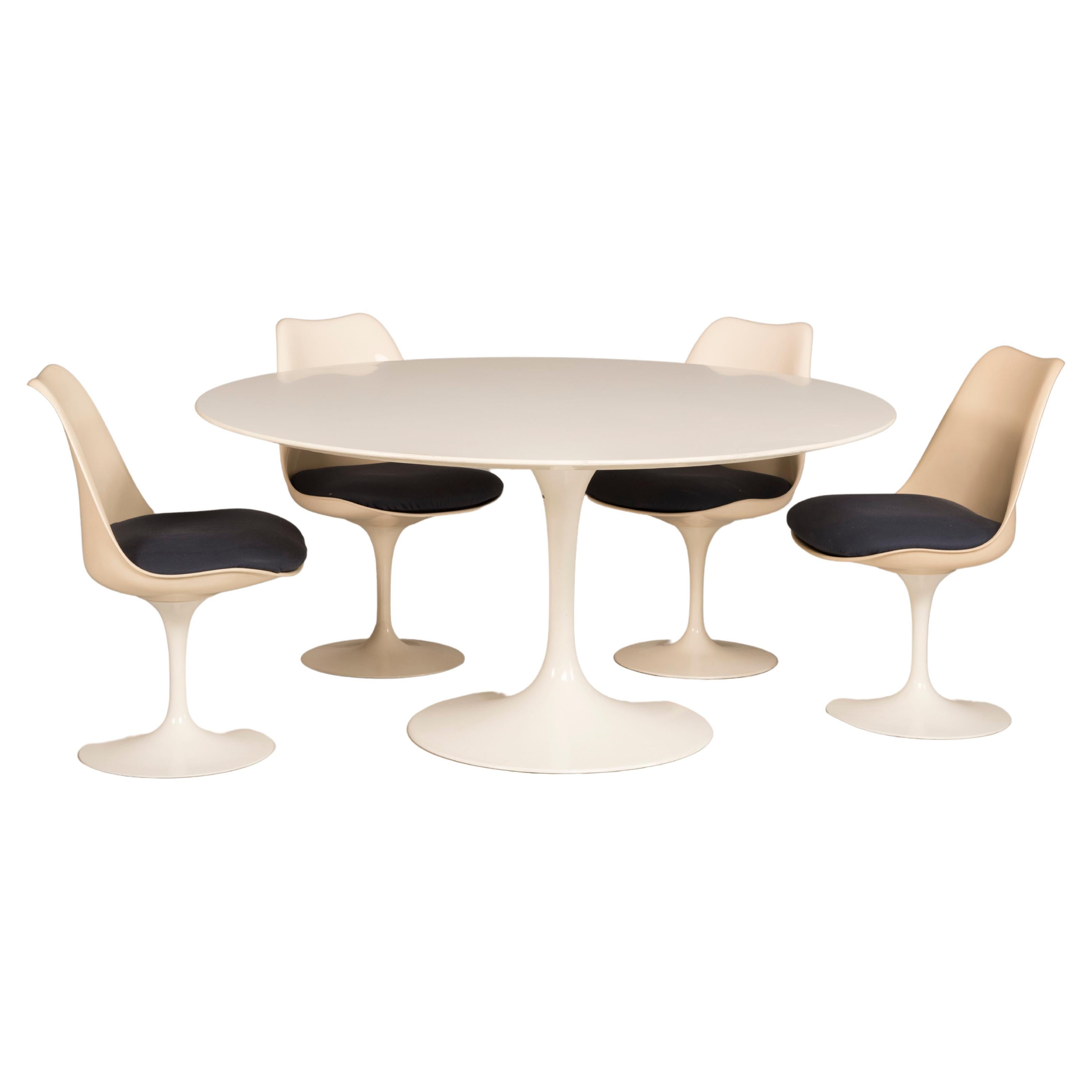 Authentic Early Knoll Eero Saarinen Tulip Chairs in Black Leather Seat