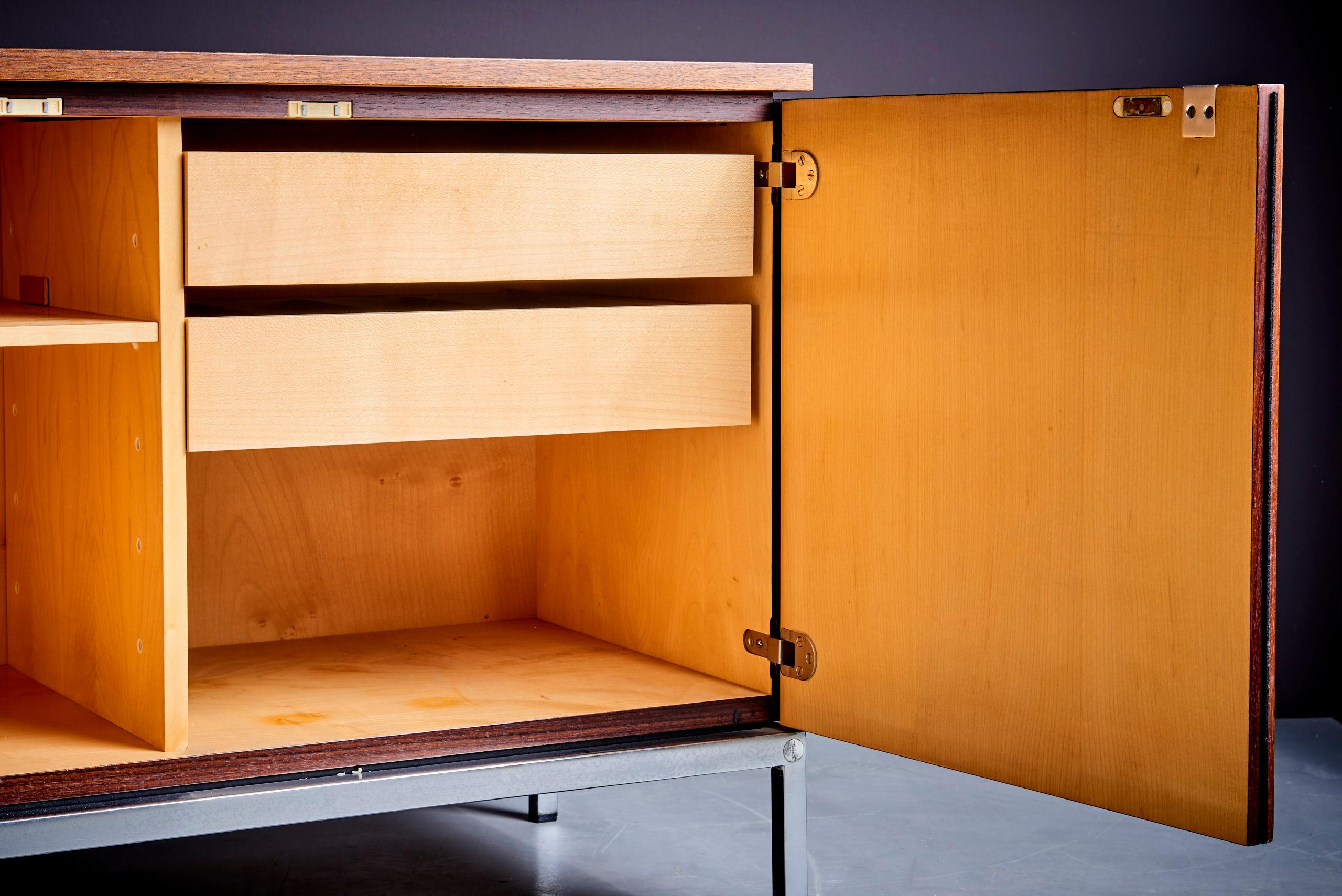 Internationales Knoll-Sideboard von Florence Knoll, Deutschland - 1970er Jahre (Moderne der Mitte des Jahrhunderts) im Angebot