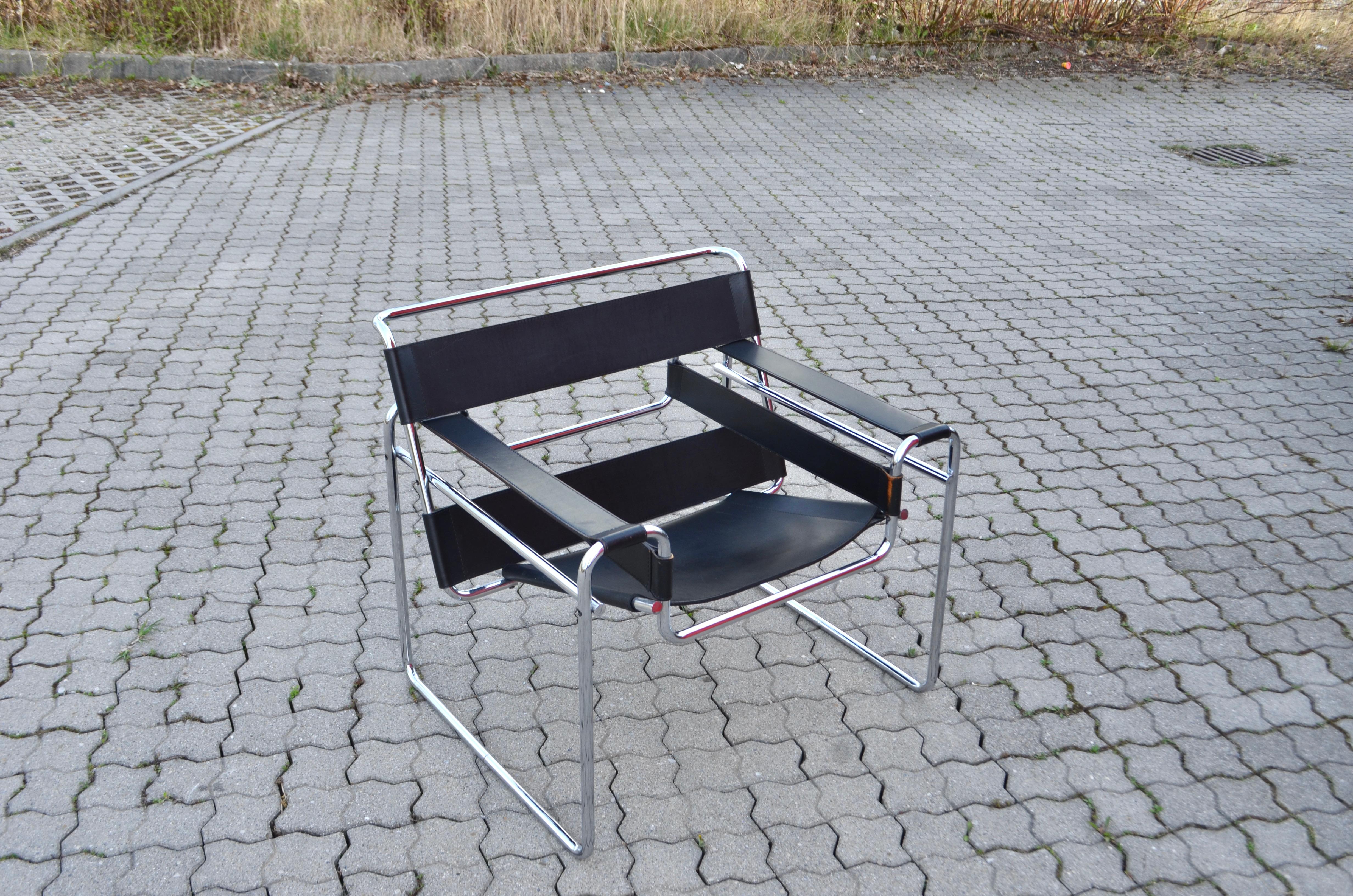 Bauhaus Knoll International Wassily Chair by Marcel Breuer Black Leather For Sale