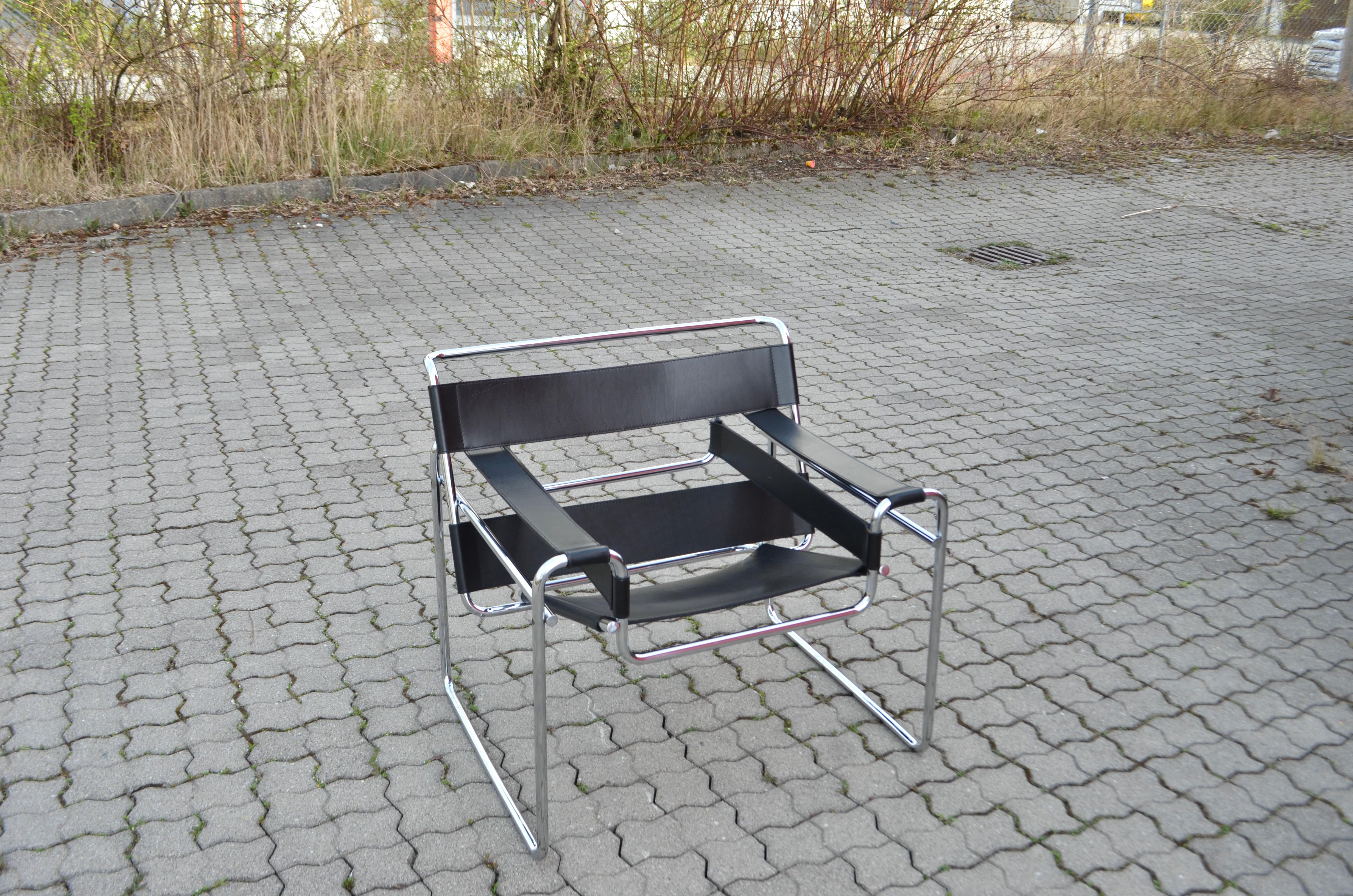 Knoll International Wassily Chair von Marcel Breuer, schwarzes Leder (Bauhaus) im Angebot