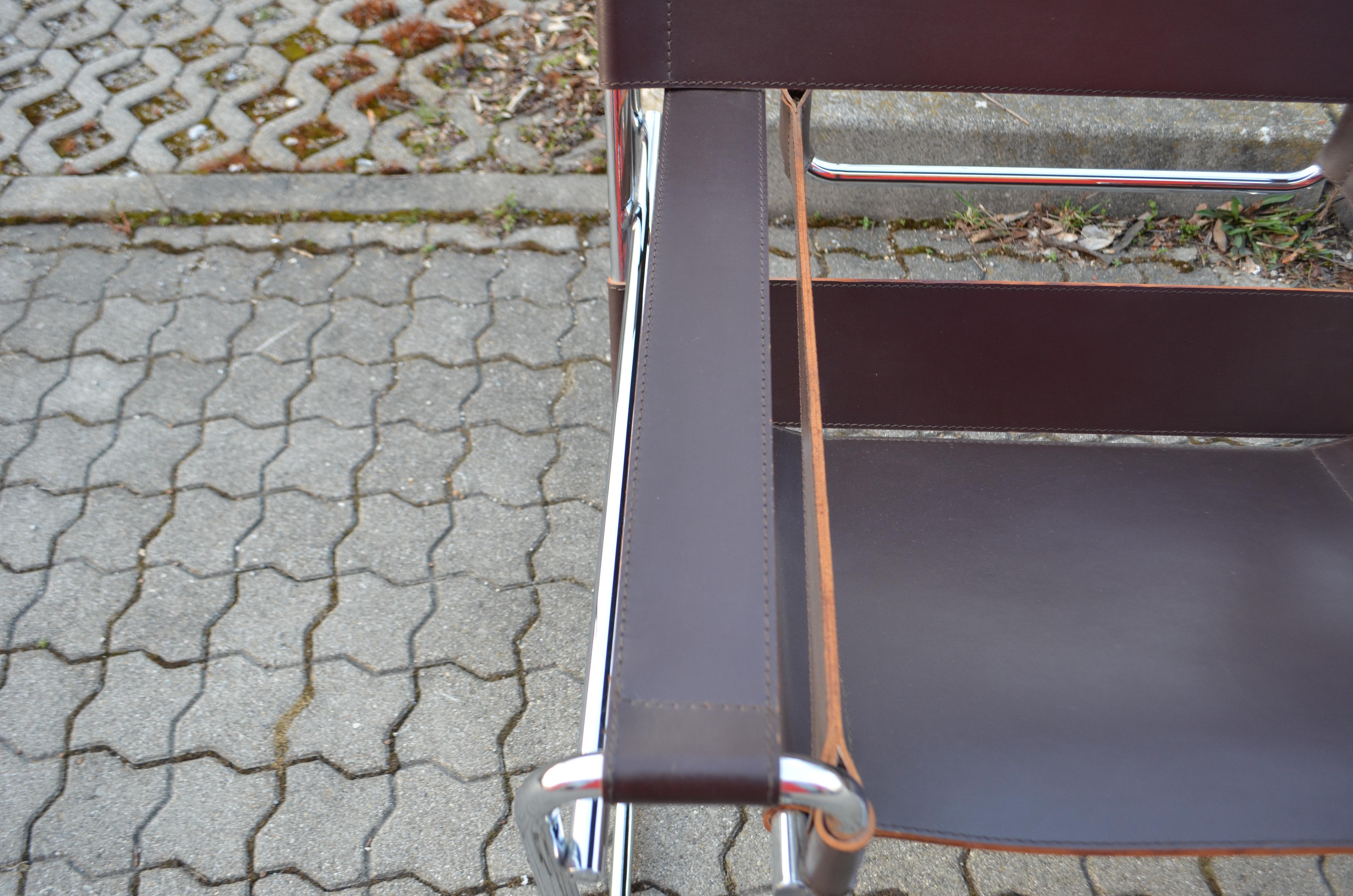 Knoll International Wassily Chair by Marcel Breuer Brown Leather Set of 2 For Sale 5