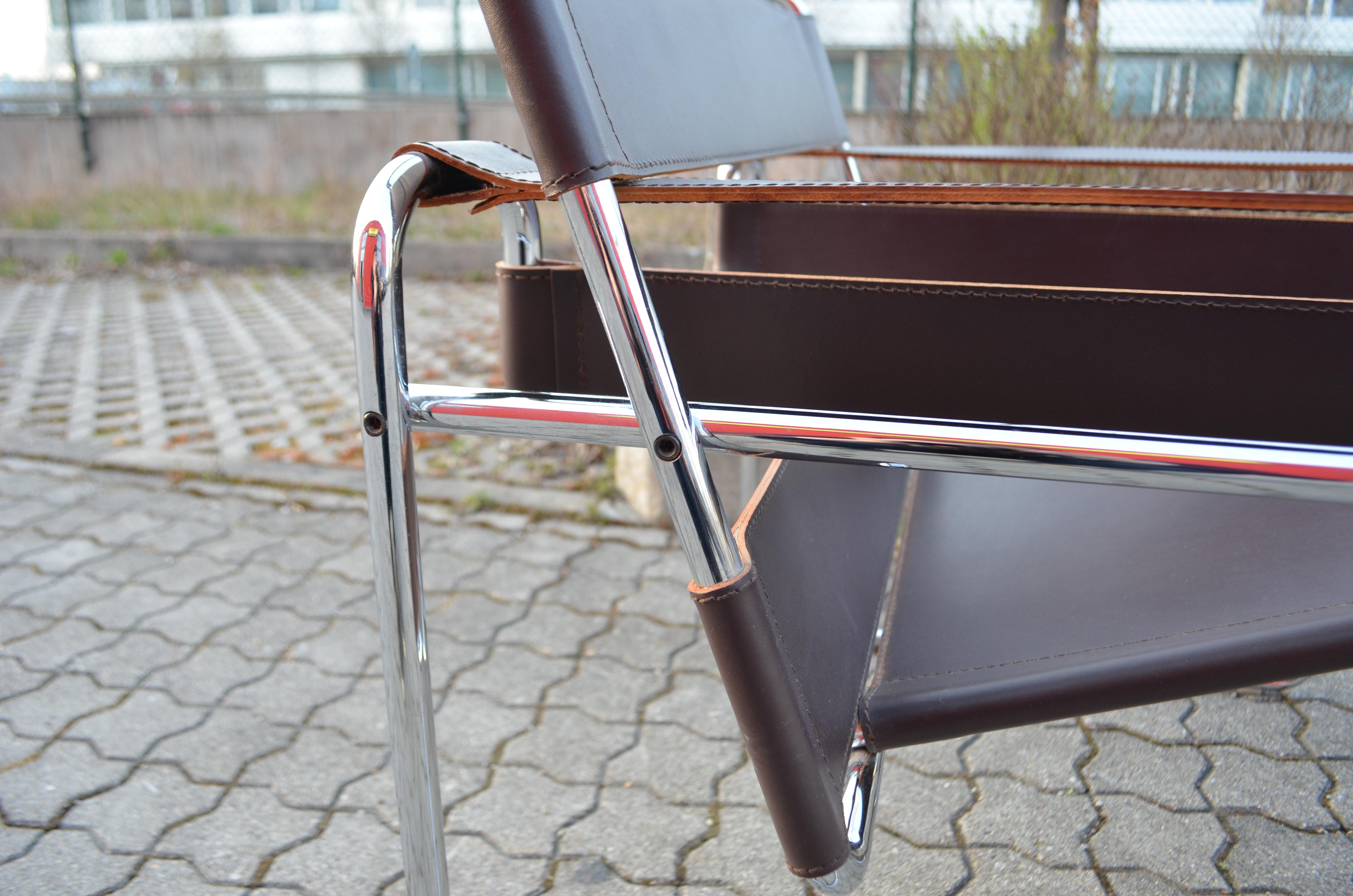 Cuir Fauteuil international Wassily de Marcel Breuer en cuir de selle marron  en vente