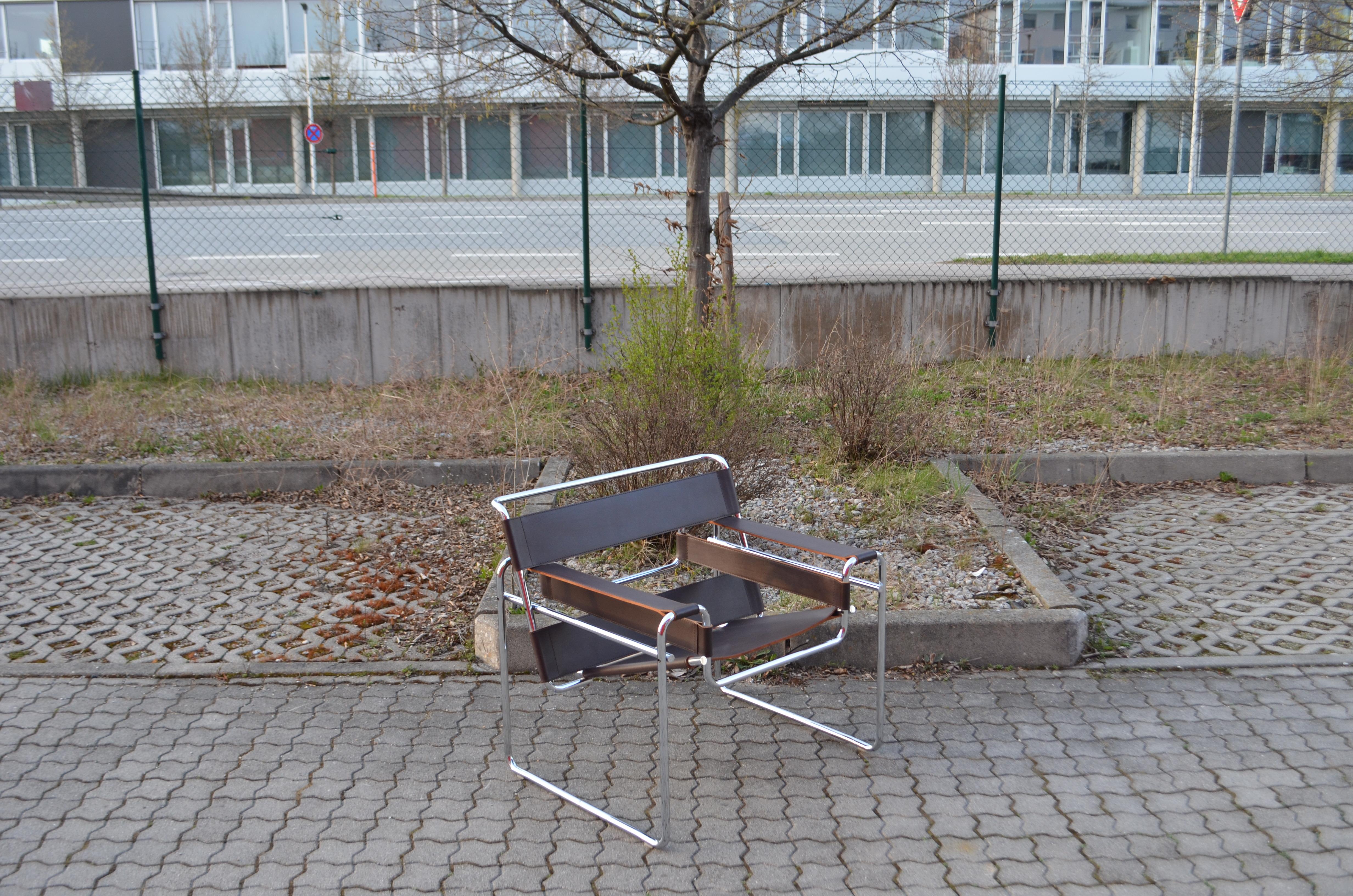 Fauteuil international Wassily de Marcel Breuer en cuir de selle marron  en vente 2