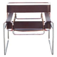 Fauteuil international Wassily de Marcel Breuer en cuir de selle marron