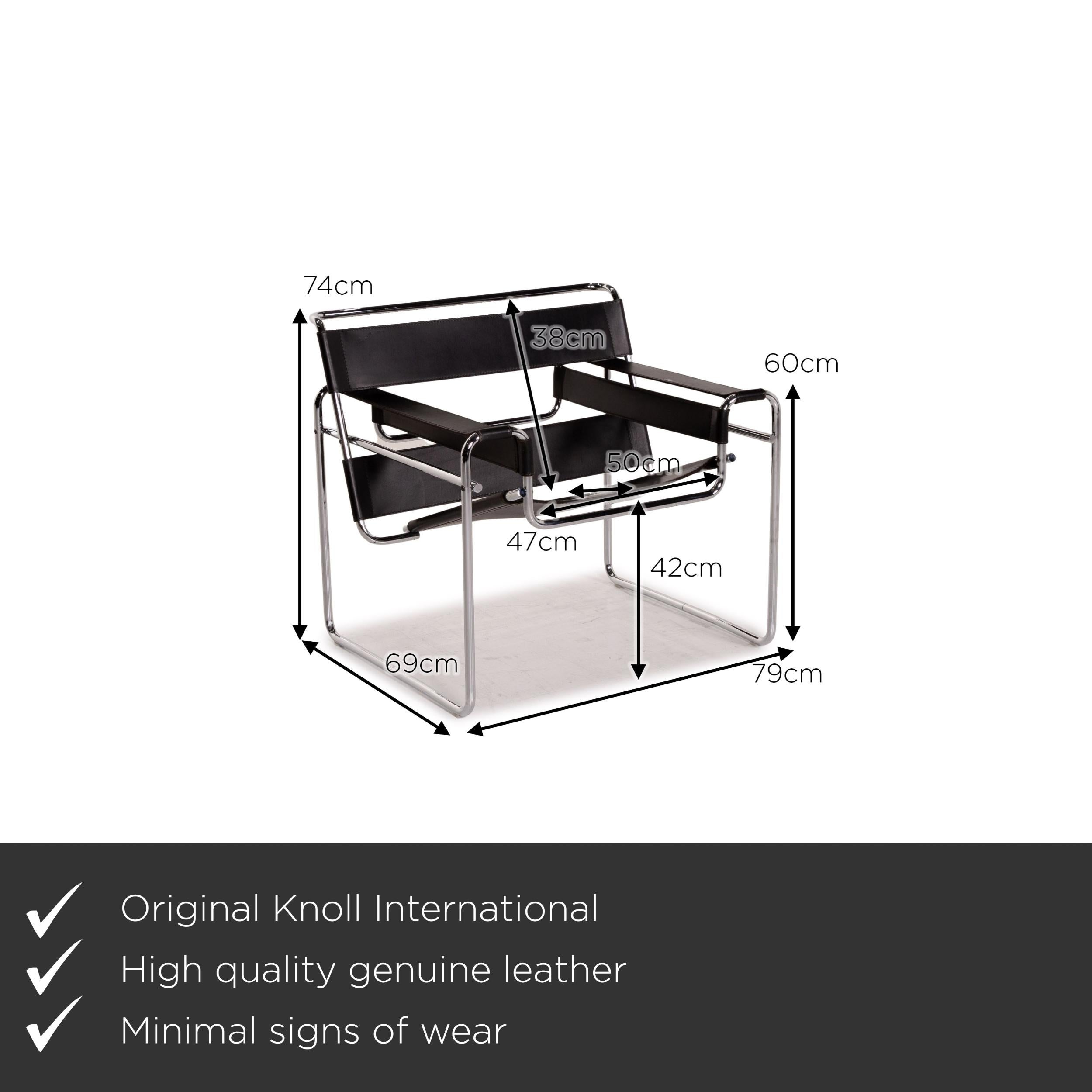We present to you a Knoll International Wassily chair leather armchair black chair Marcel Breuer.


 Product measurements in centimeters:
 

Depth: 69
Width: 79
Height: 74
Seat height: 42
Rest height: 60
Seat depth: 50
Seat width: