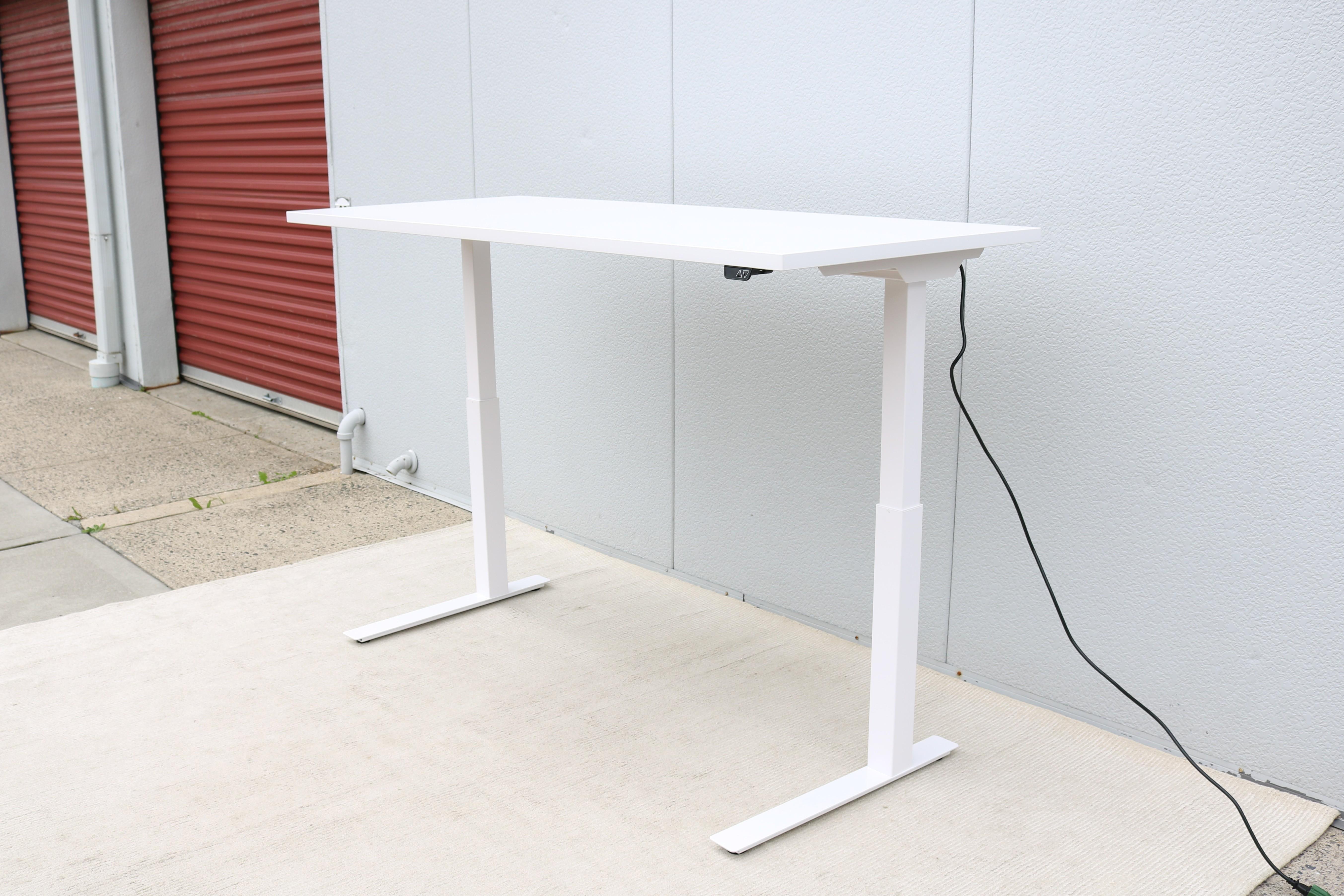 Contemporary Knoll K. Stand Electric Height-Adjustable Rectangle White Table Desk For Sale