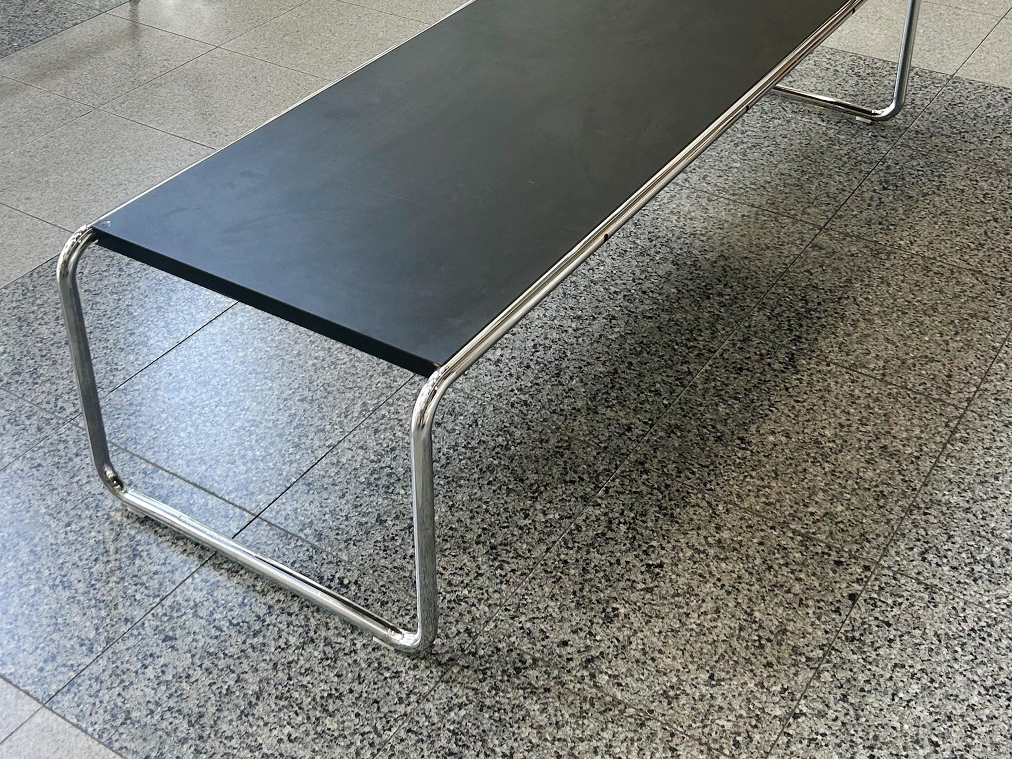 Knoll Laccio Coffee Table by Marcel Breuer In Good Condition For Sale In New York, NY