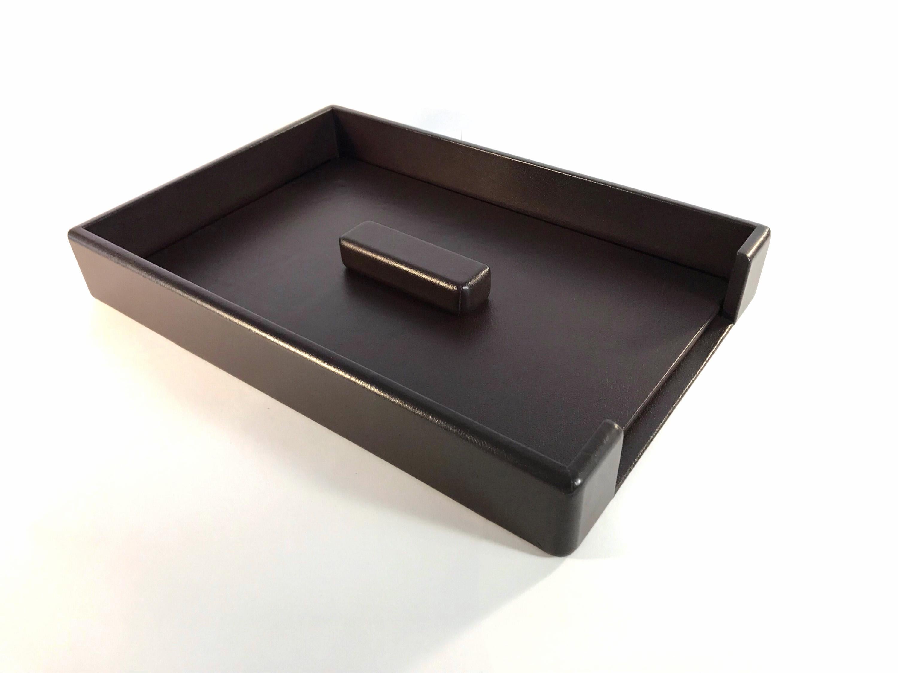 Chocolate brown leather wrapped desk tray or paper holder retailed by Knoll and manufactured by Smokador, New Jersey.

Measures: 15.75