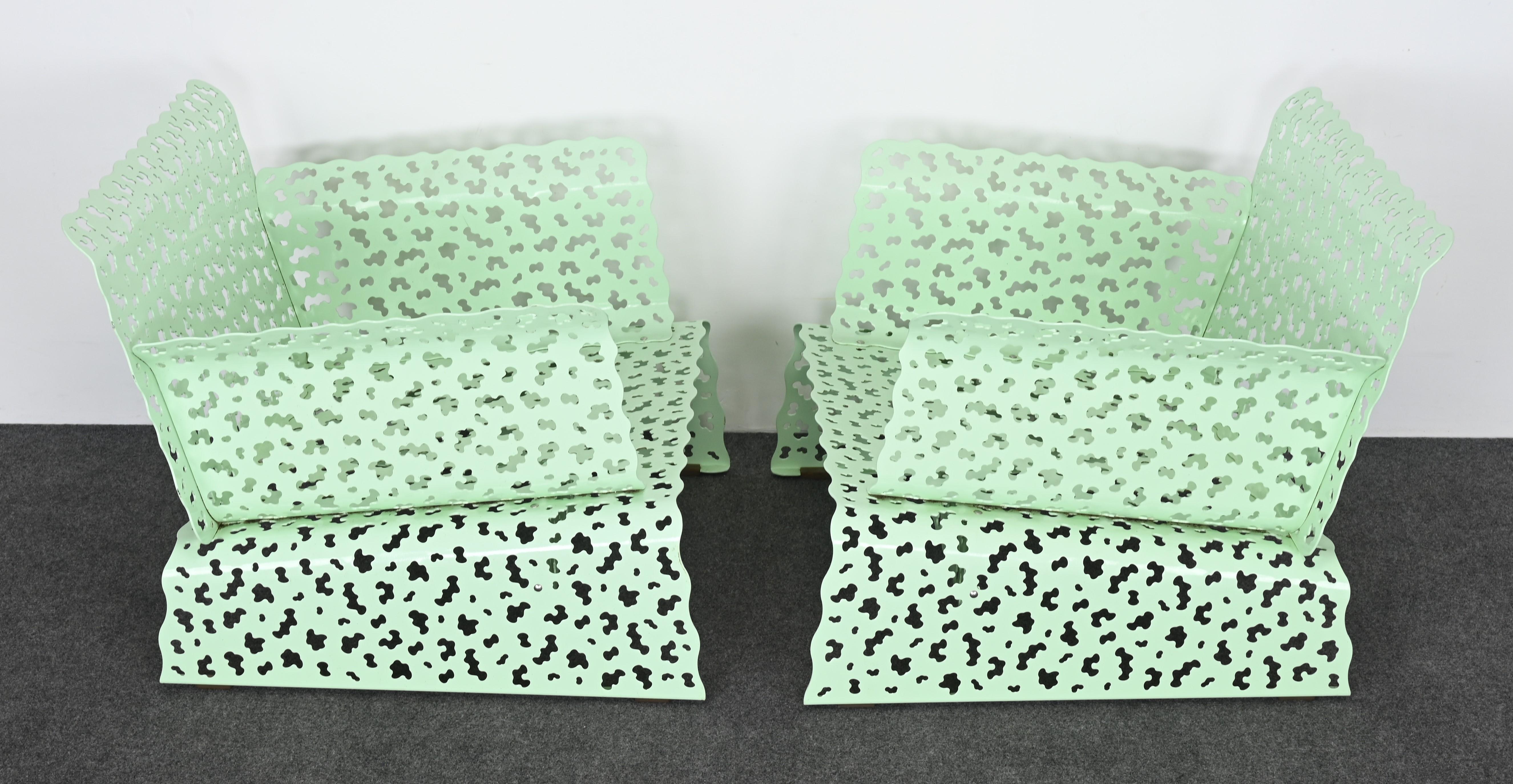 Knoll Limited Edition 'Topiary Cushion Lounge Chairs' and Side Table, 1997 1