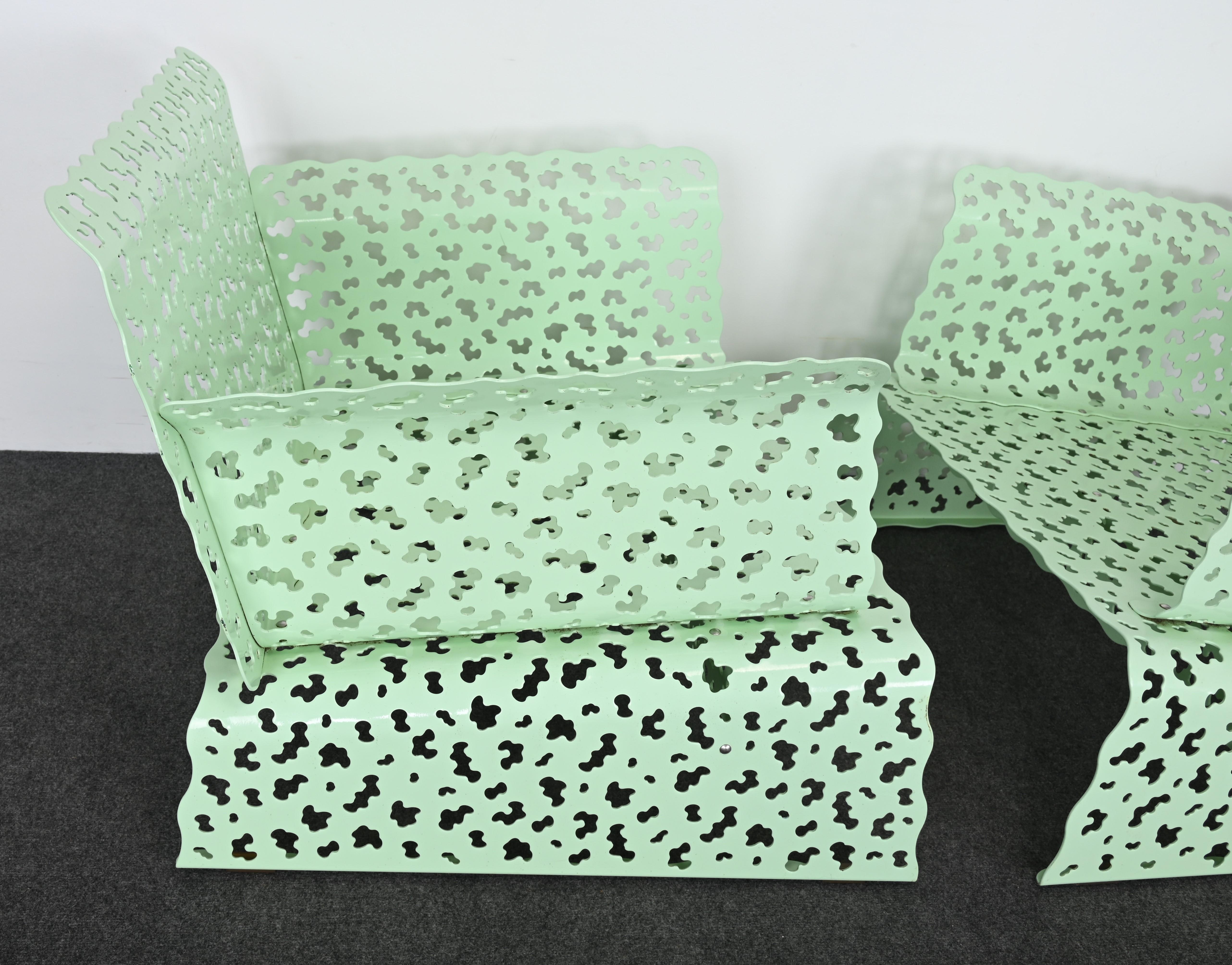 Edición limitada de Knoll 'Topiary Cushion Lounge Chairs' y mesa auxiliar, 1997 en venta 5