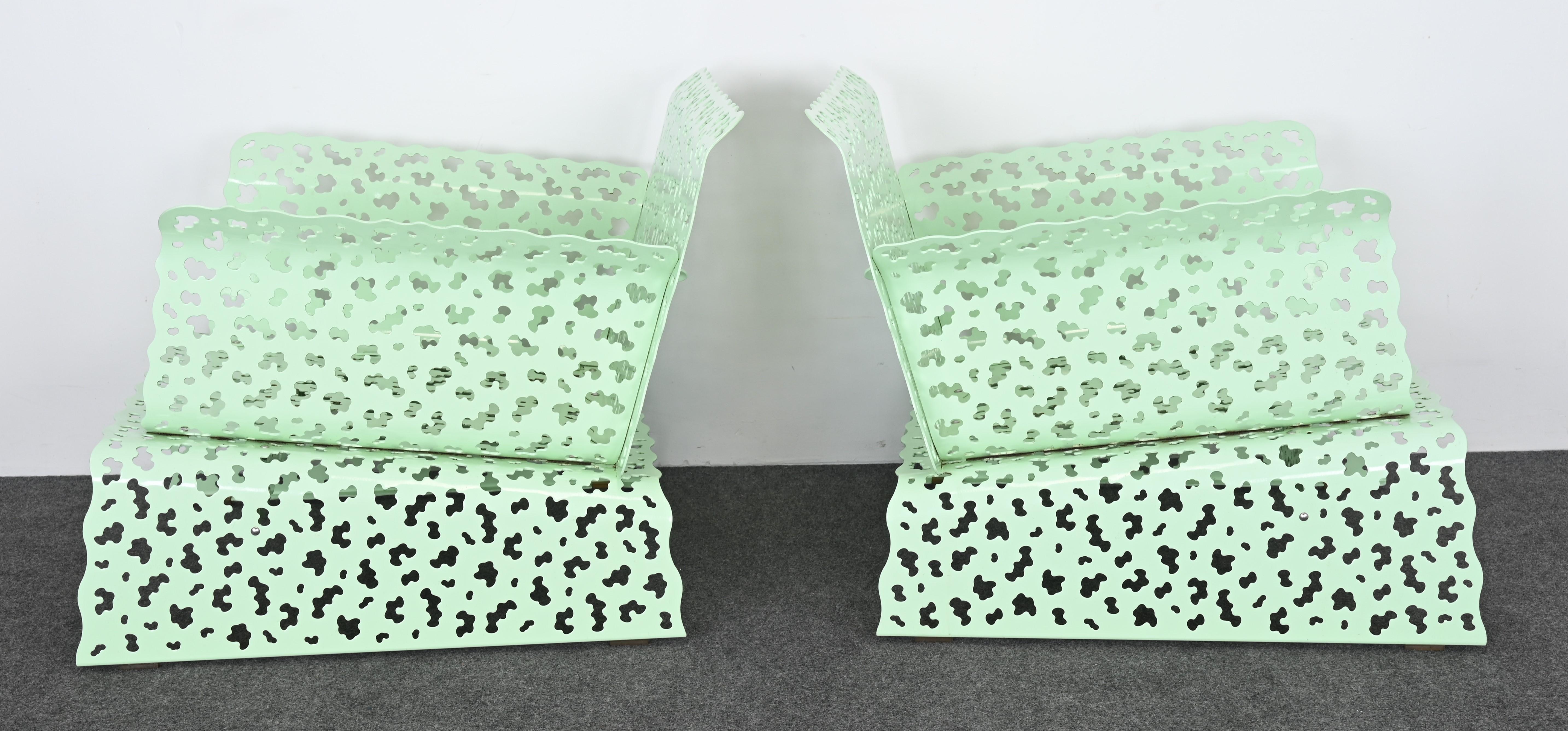 Knoll Limited Edition 'Topiary Cushion Lounge Chairs' and Side Table, 1997 7