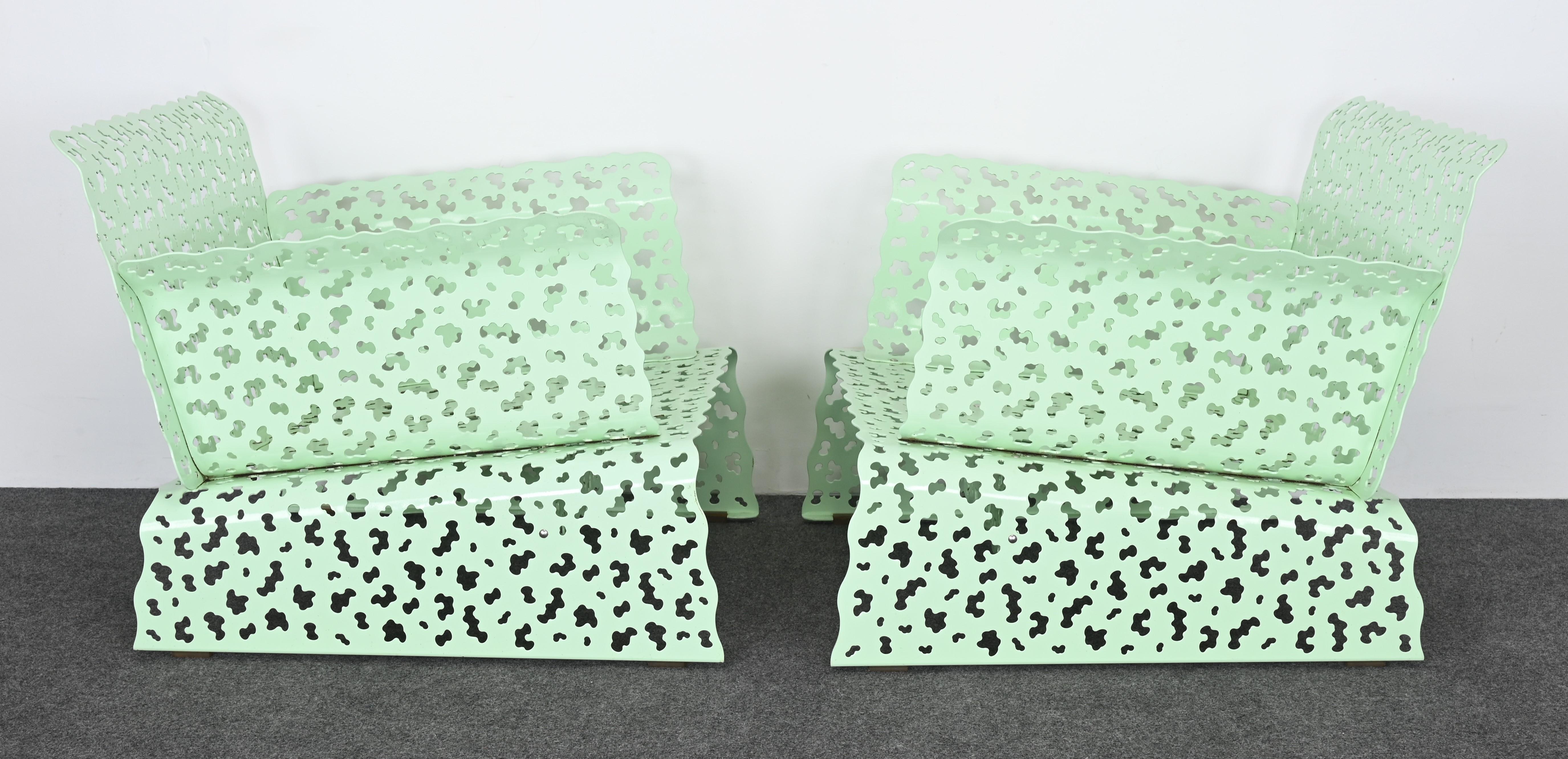 Aluminum Knoll Limited Edition 'Topiary Cushion Lounge Chairs' and Side Table, 1997 For Sale