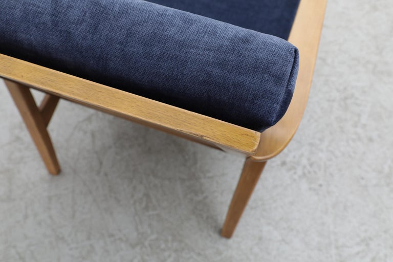 Knoll Lounge Chair With Navy Cushions For Sale at 1stDibs