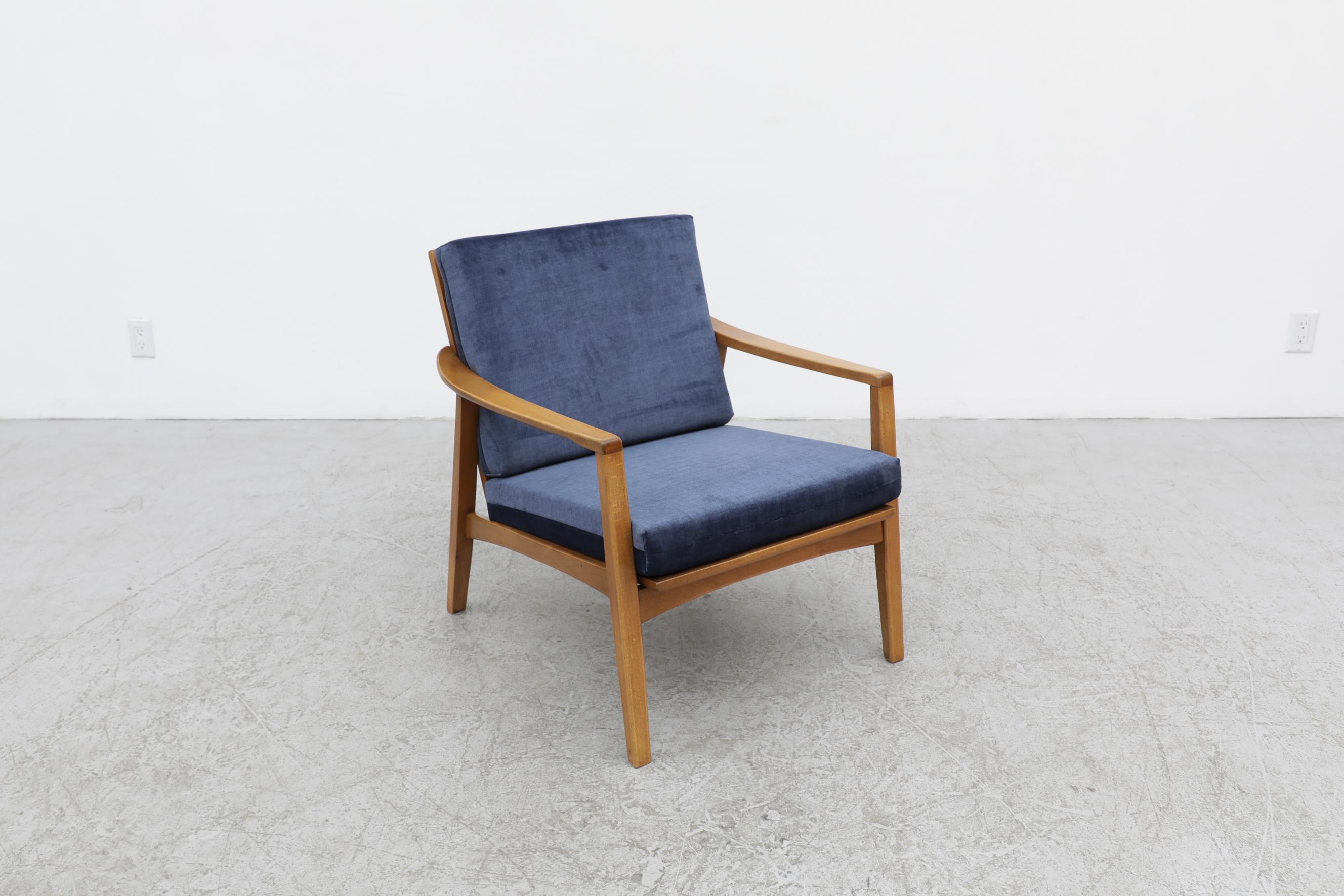 Oak Knoll Lounge Chair With Navy Cushions
