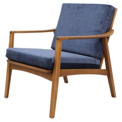 Knoll Lounge Chair With Navy Cushions